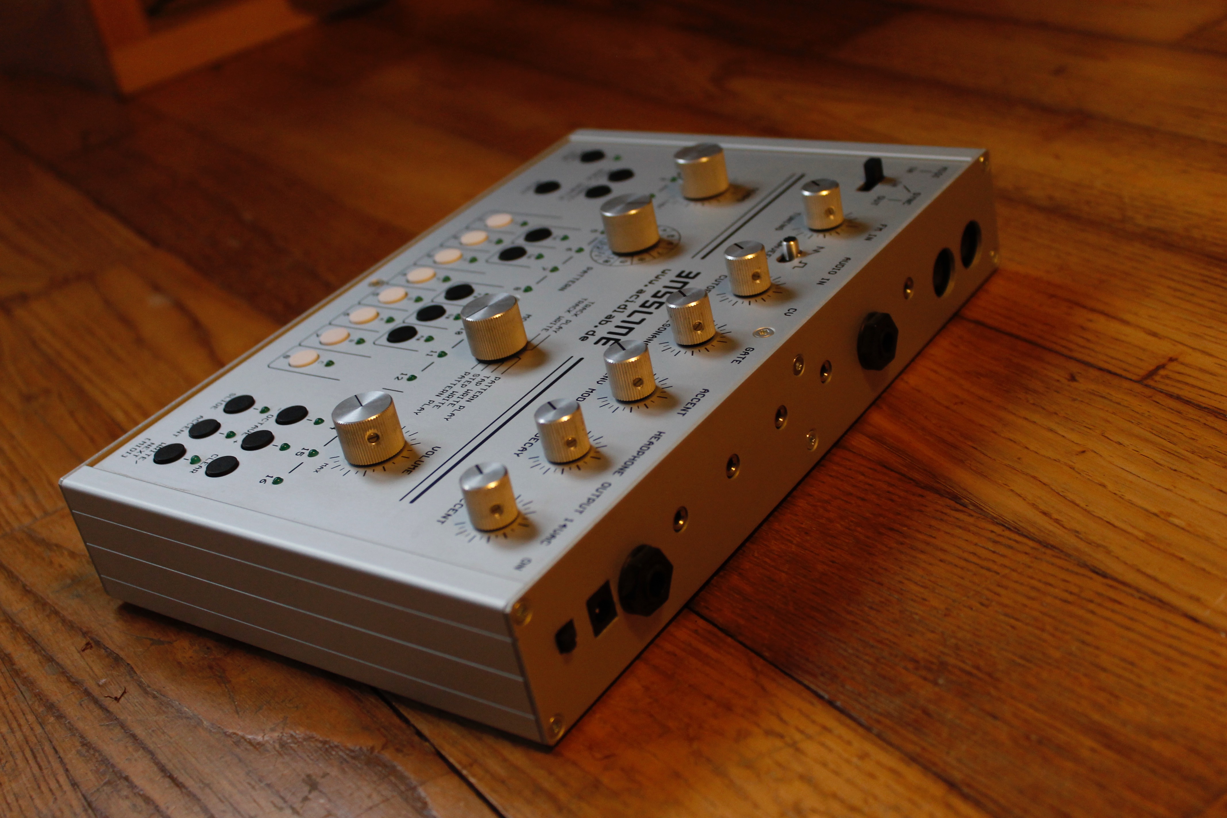 BASSLINE3 Acidlab bassline3 Audiofanzine