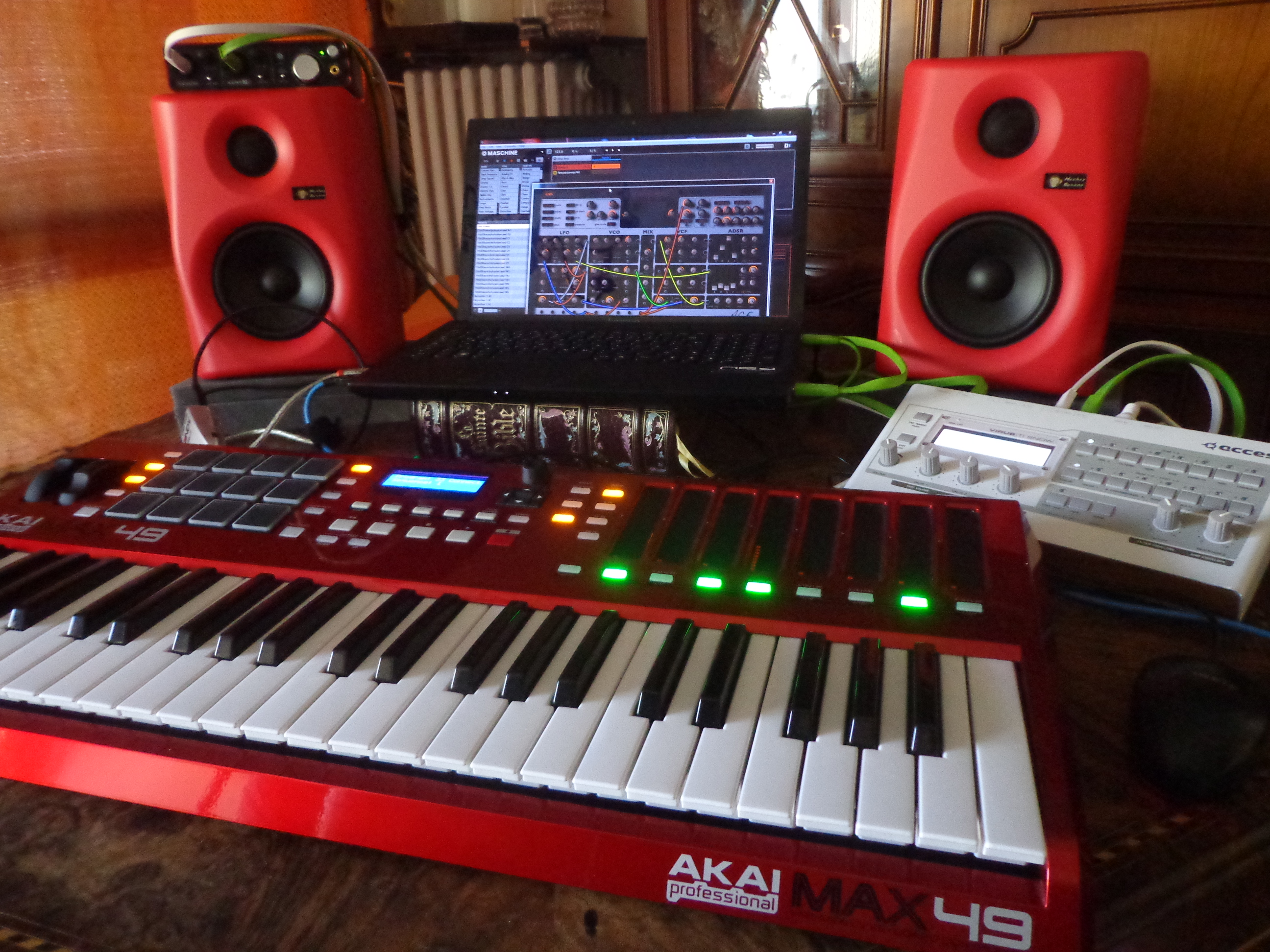 Akai Max49 image (#681095) - Audiofanzine