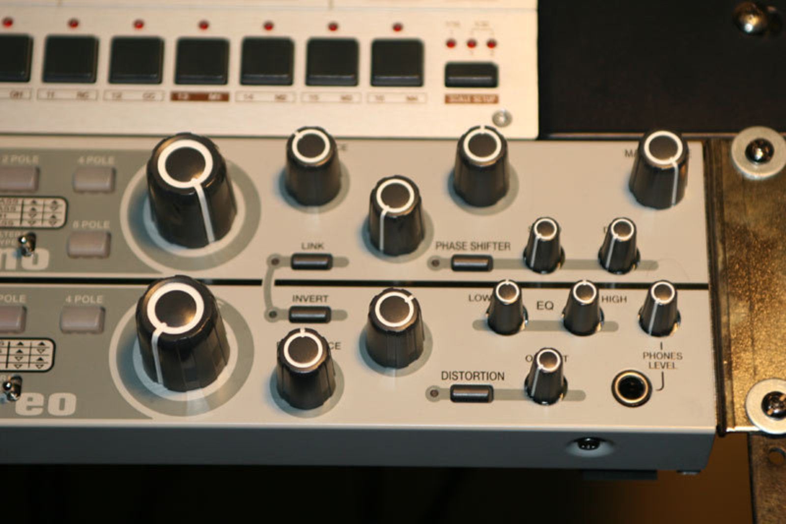 Akai Peq6