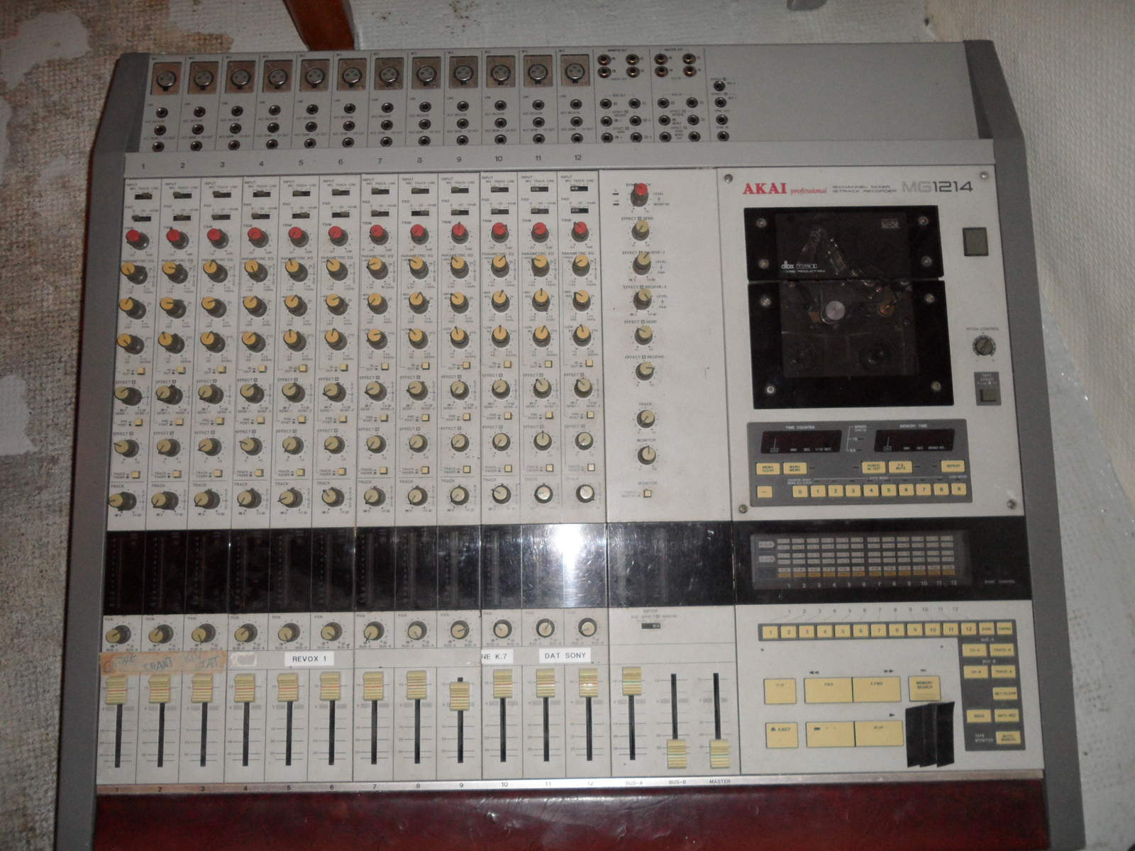 akai mg614