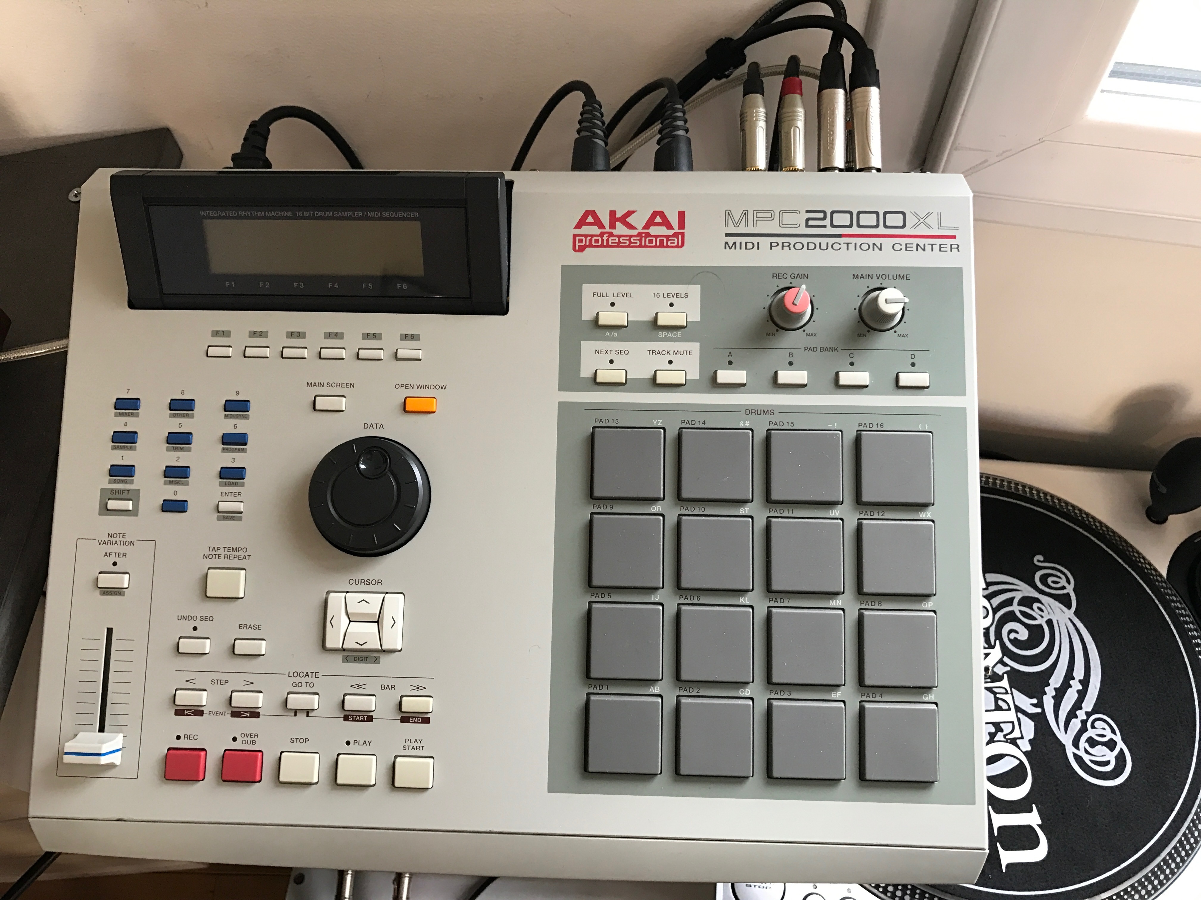 Photo Akai MPC2000XL Akai MPC2000XL ZIP 1677640 Audiofanzine