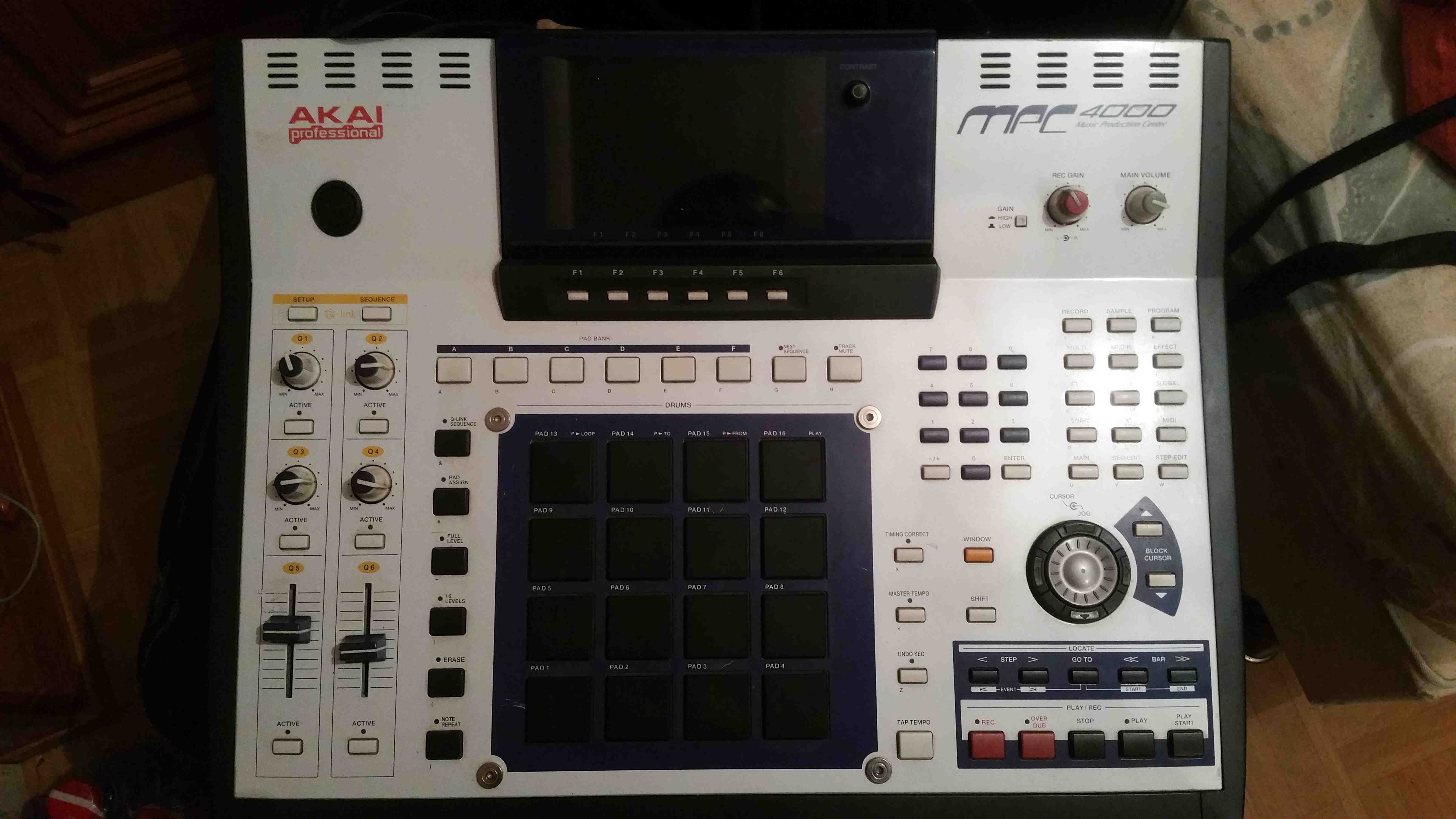 Akai MPC4000 image (1529357) Audiofanzine
