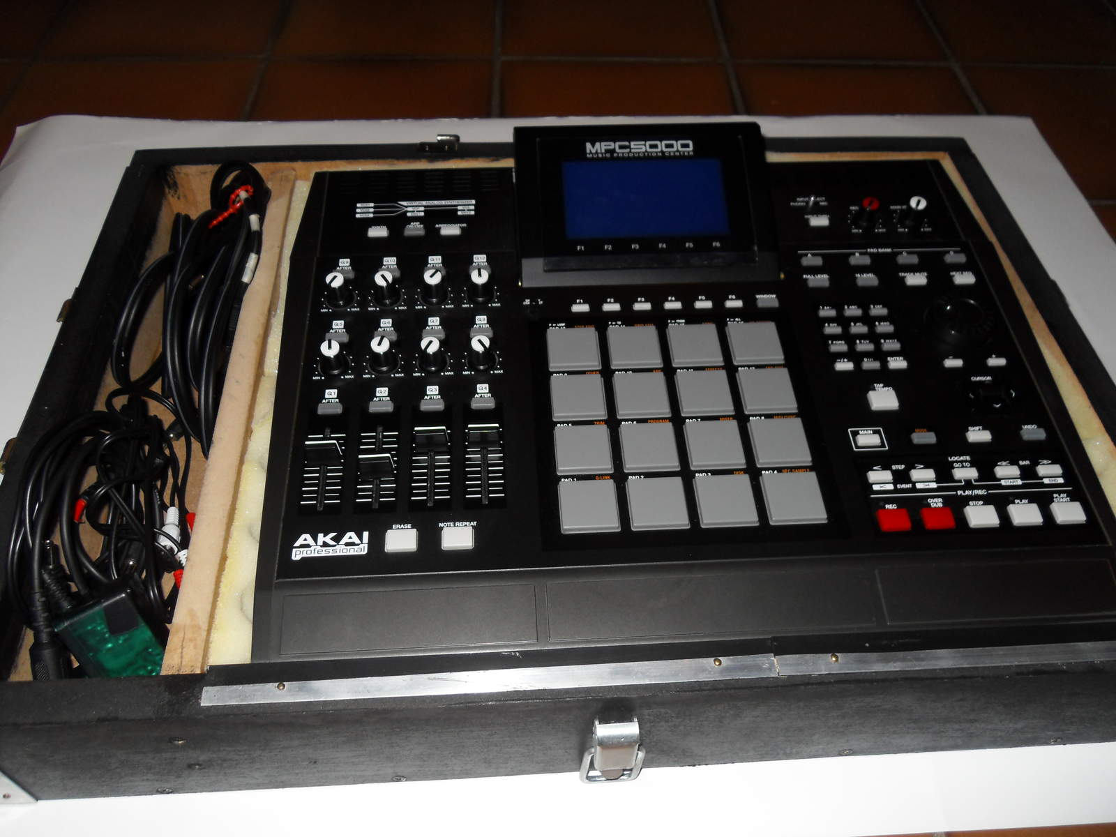 Mpc5000 http://en.audiofanzine.com/search/images/akai+mpc5000,p.4.html