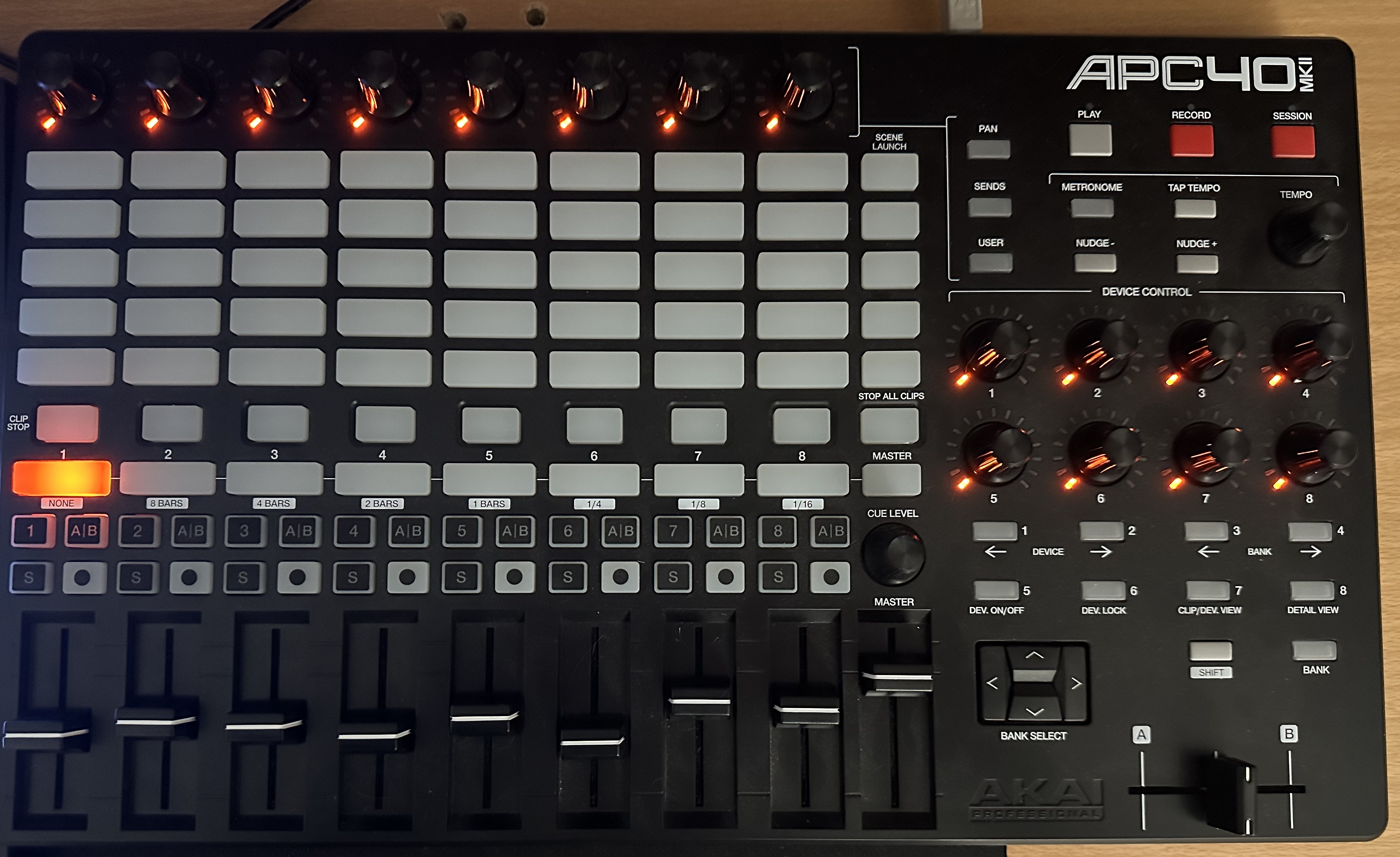 APC40 MkII Akai Professional APC40 MkII Audiofanzine