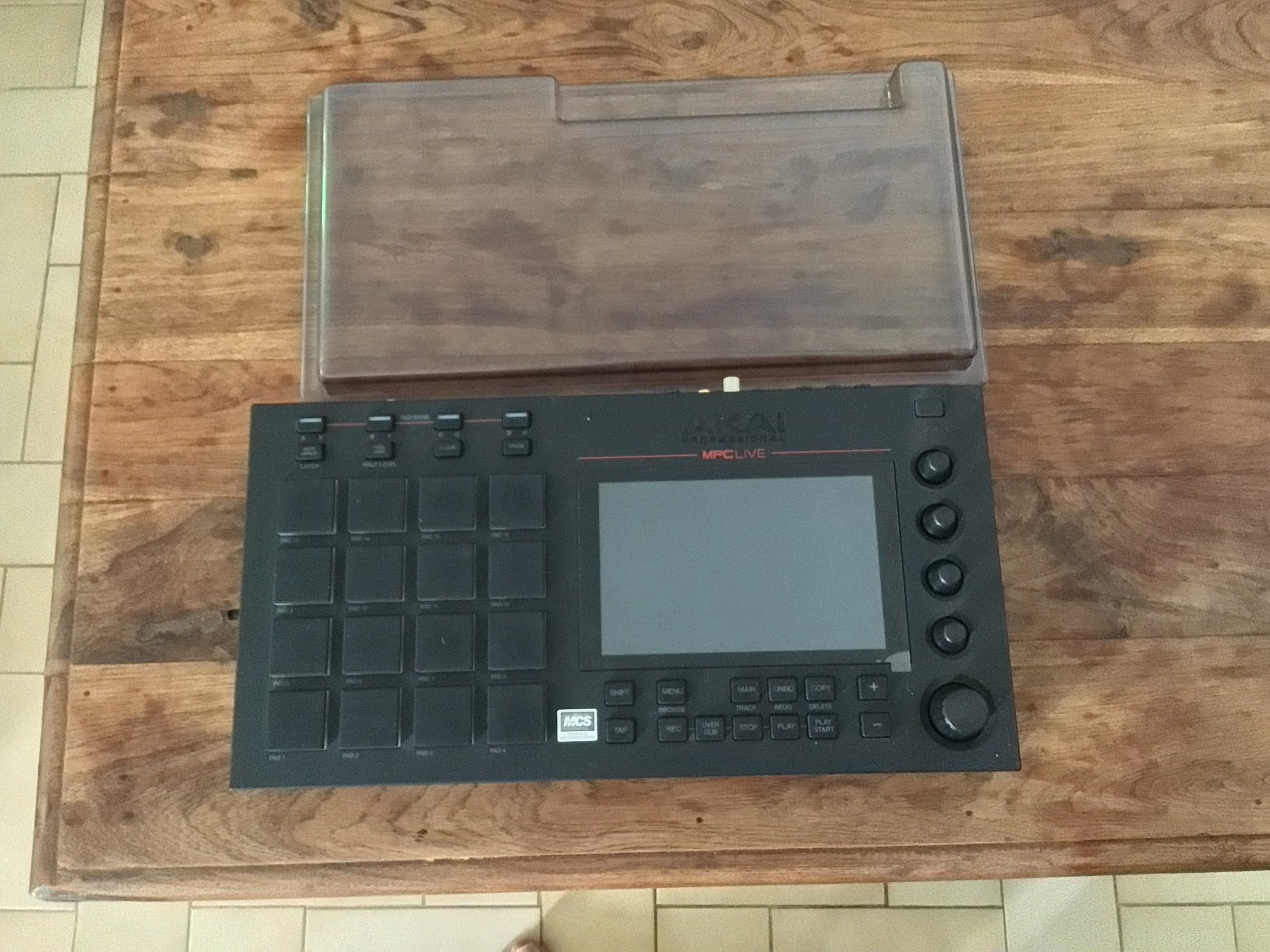 Akai Mpc Live Ssd Go Coque De Protection Limousin Audiofanzine