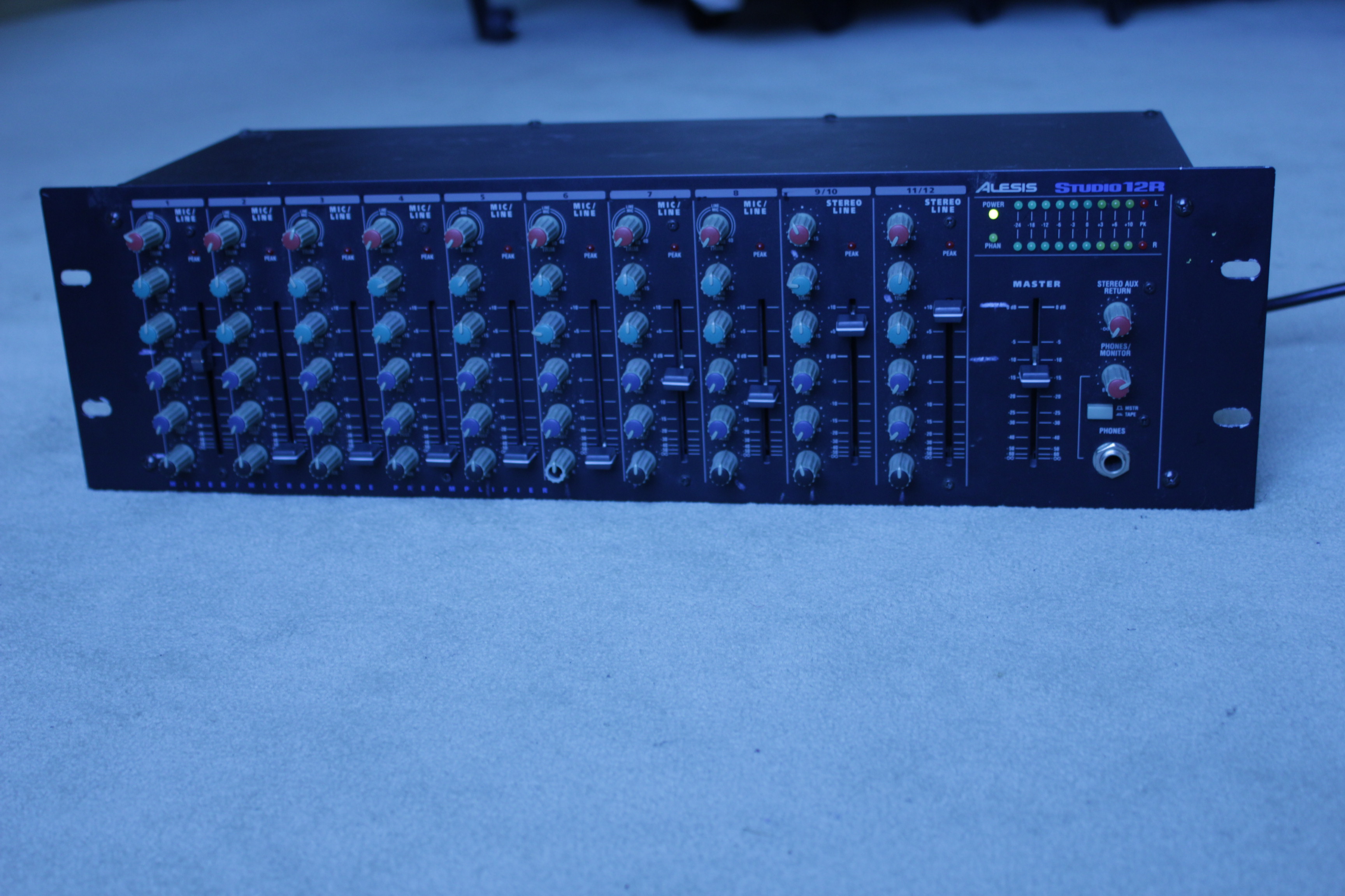 Alesis Studio 12R image (1648226) Audiofanzine