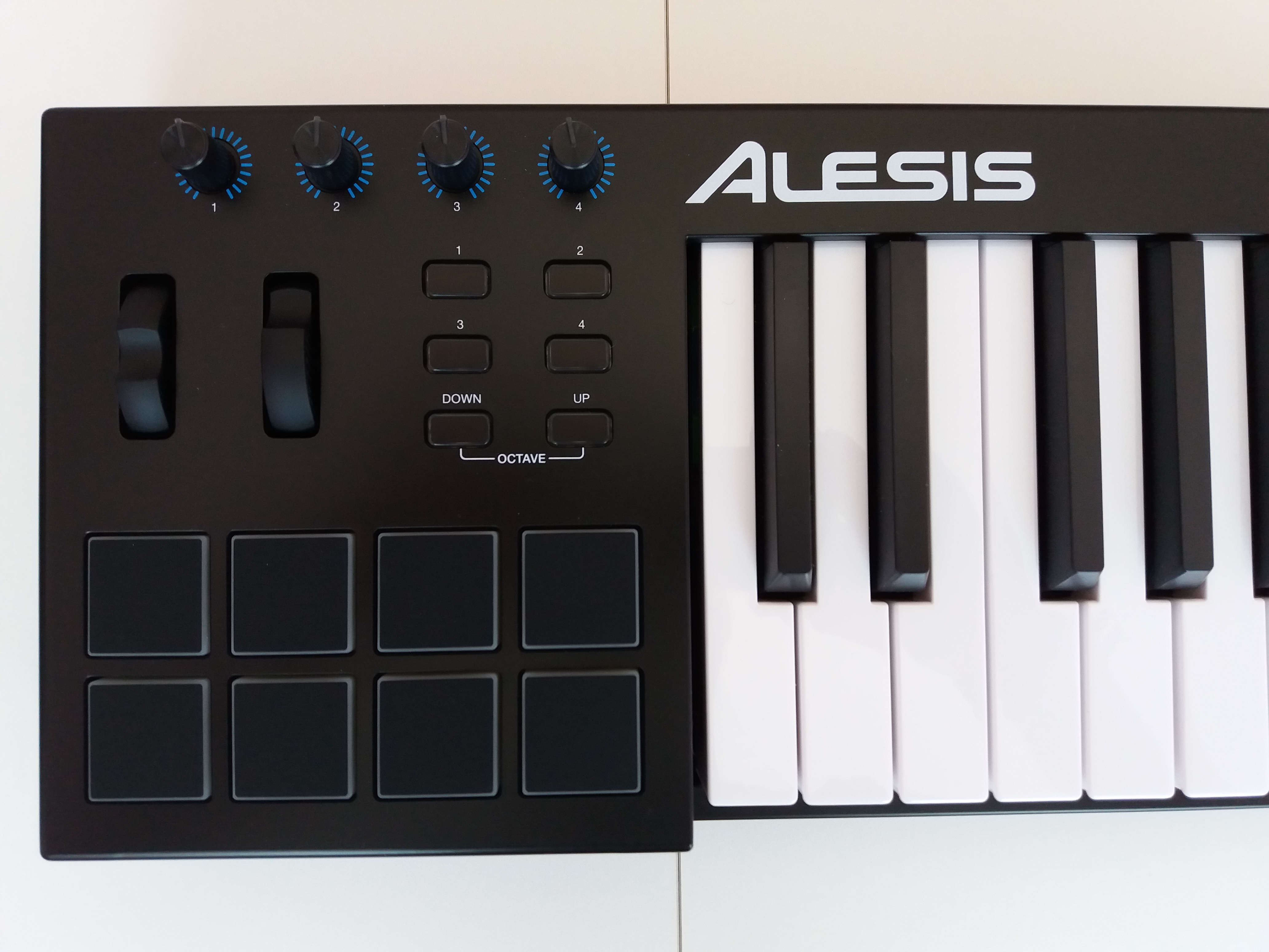 V49 - Alesis V49 - Audiofanzine