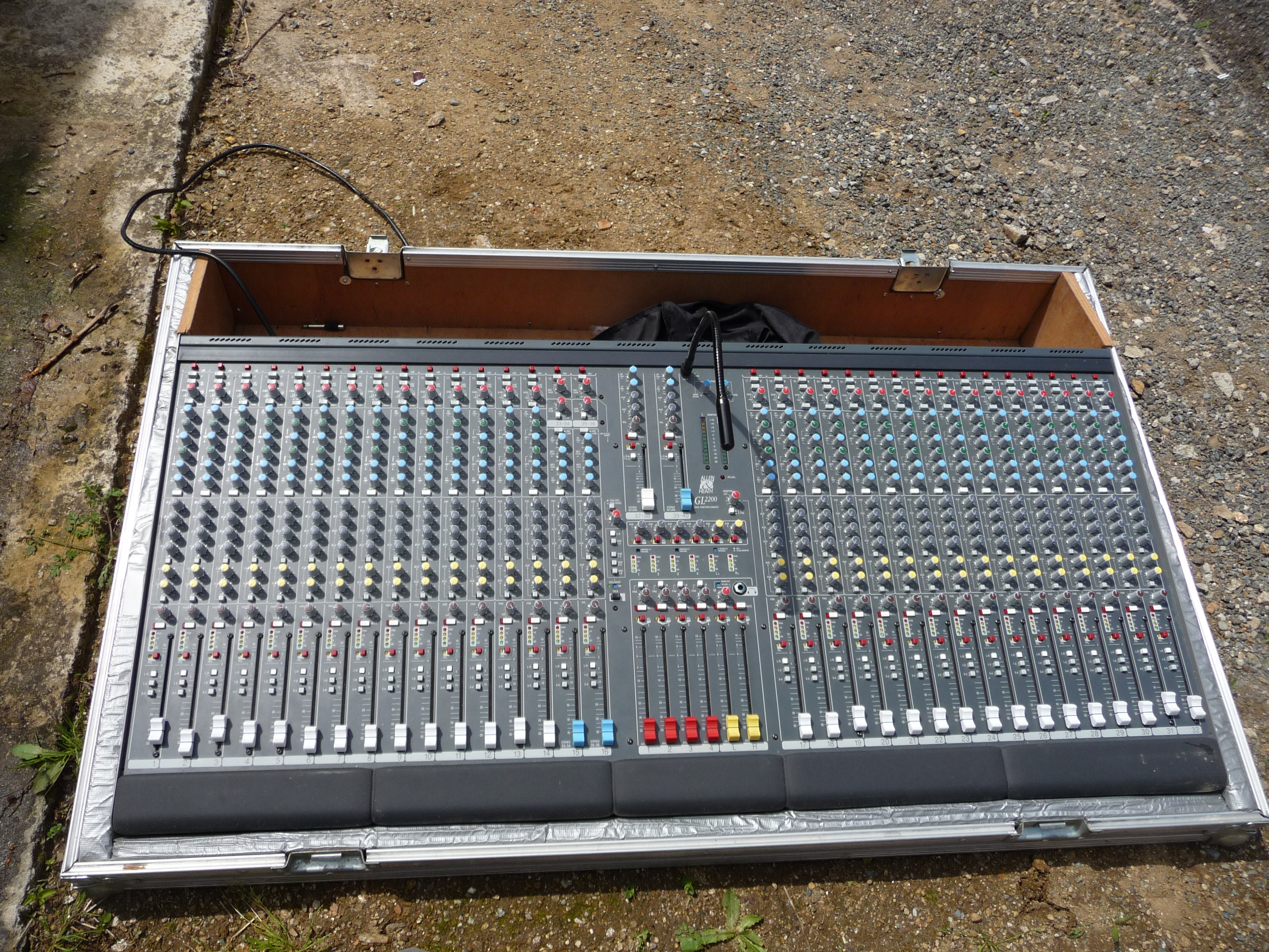 Console Allen & Heath GL220032/4 (LanguedocRoussillon) Audiofanzine