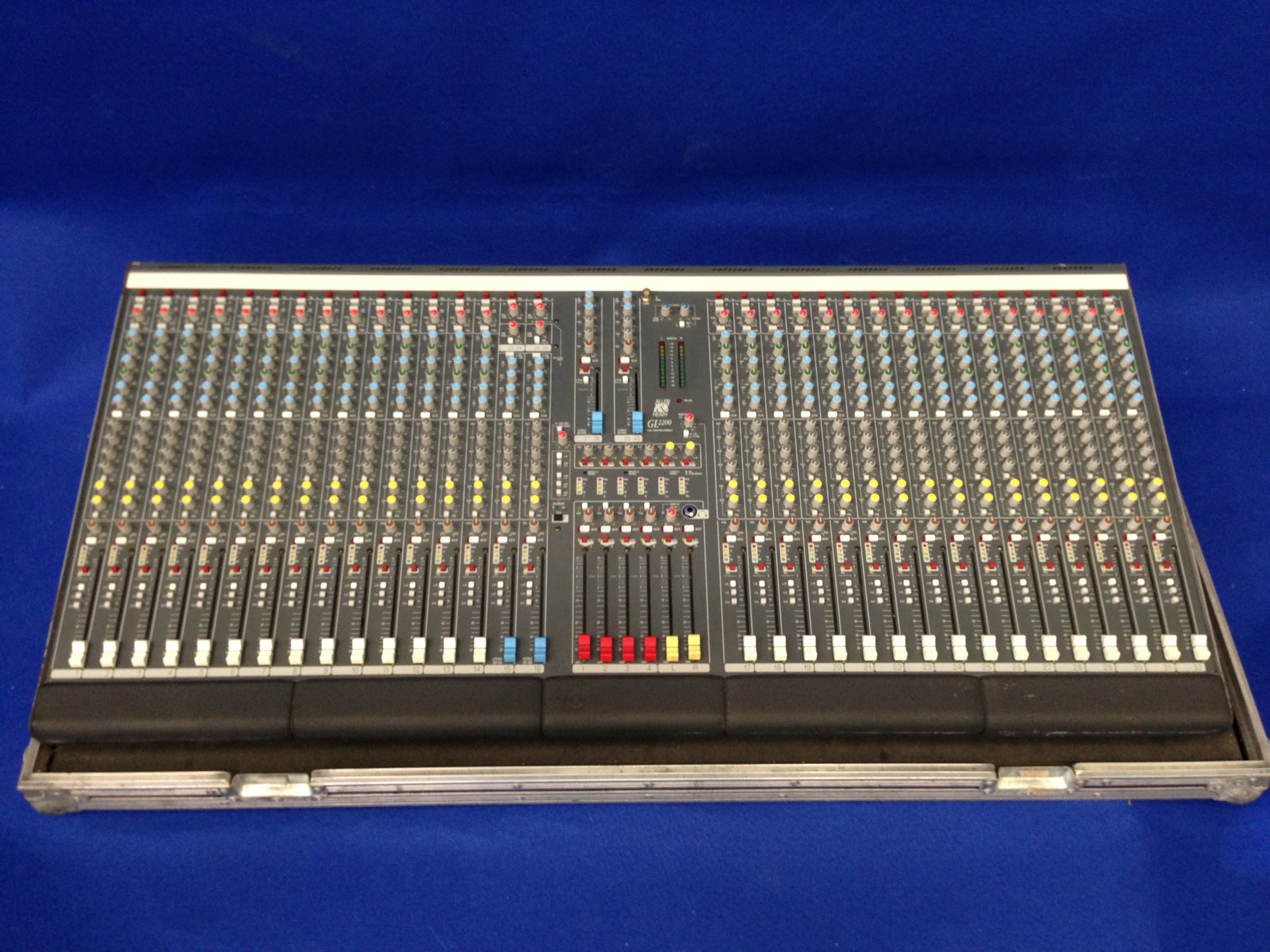 Allen & Heath GL220032 image (954600) Audiofanzine