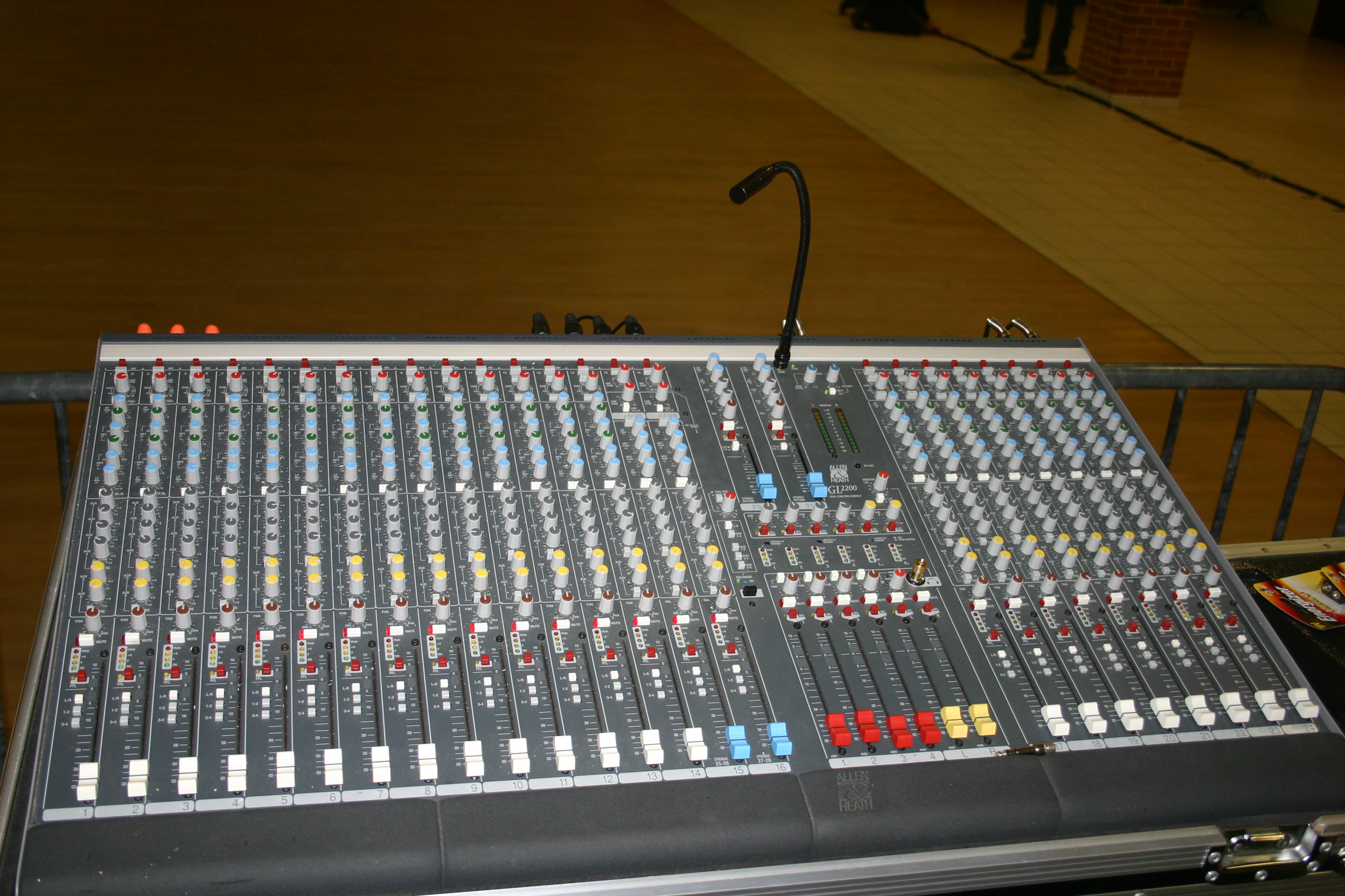 Allen & Heath GL2200424 image (304662) Audiofanzine