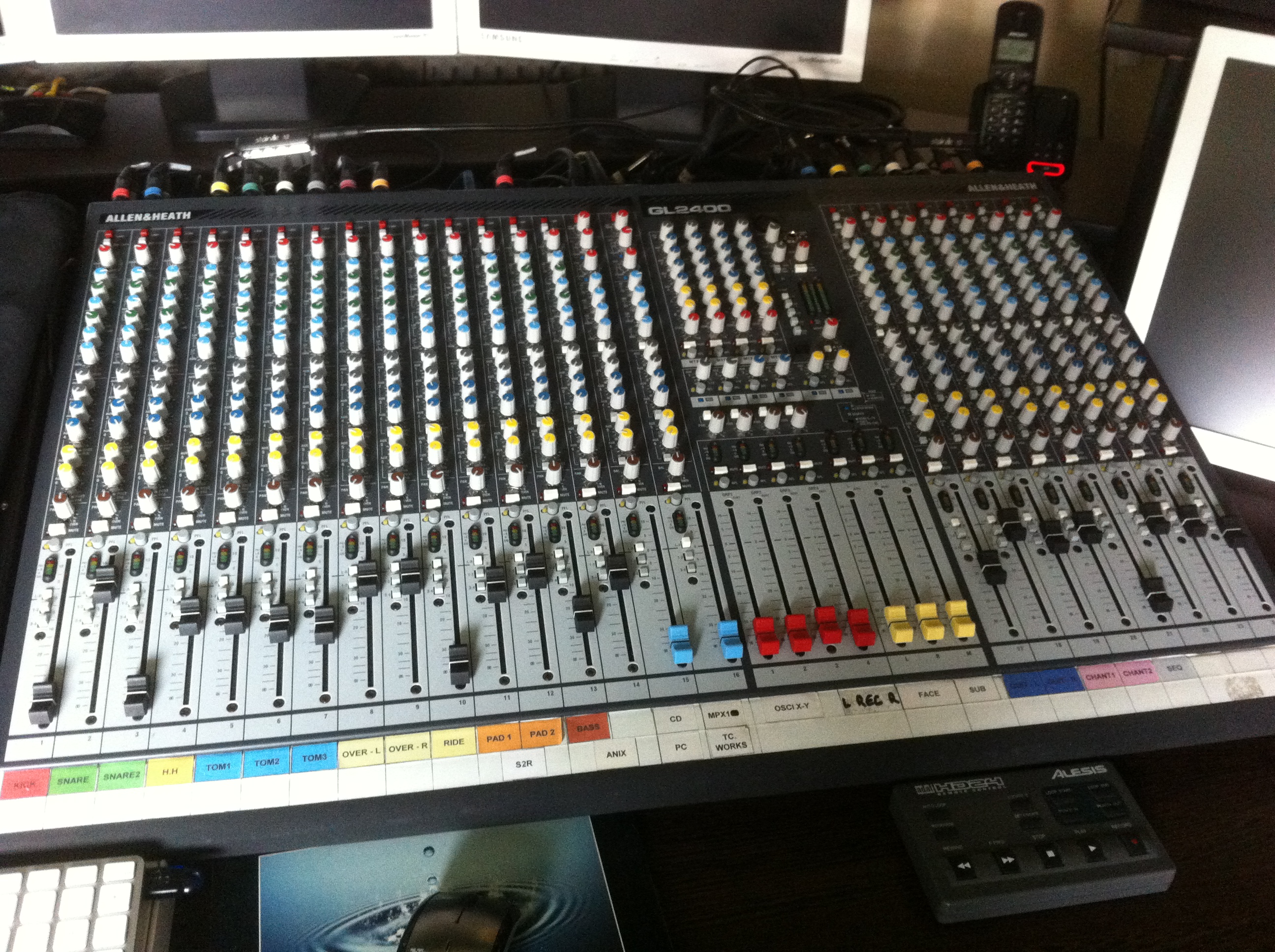 Allen & Heath GL2400-24 image (#862608) - Audiofanzine