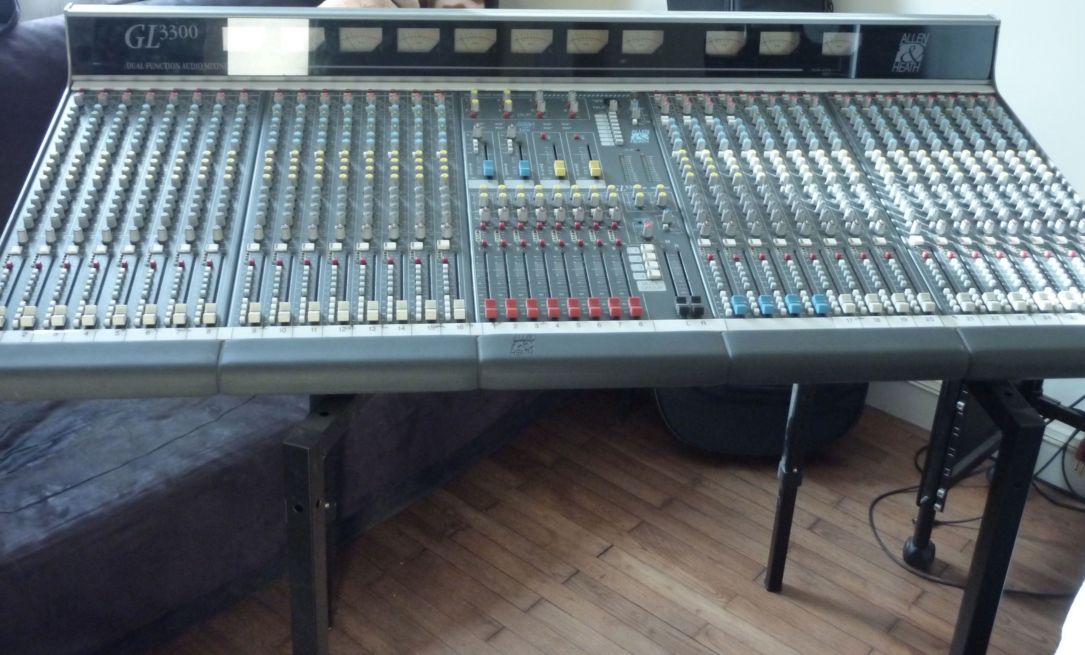 Allen & Heath GL3300 28/8/4/2 image (386212) Audiofanzine