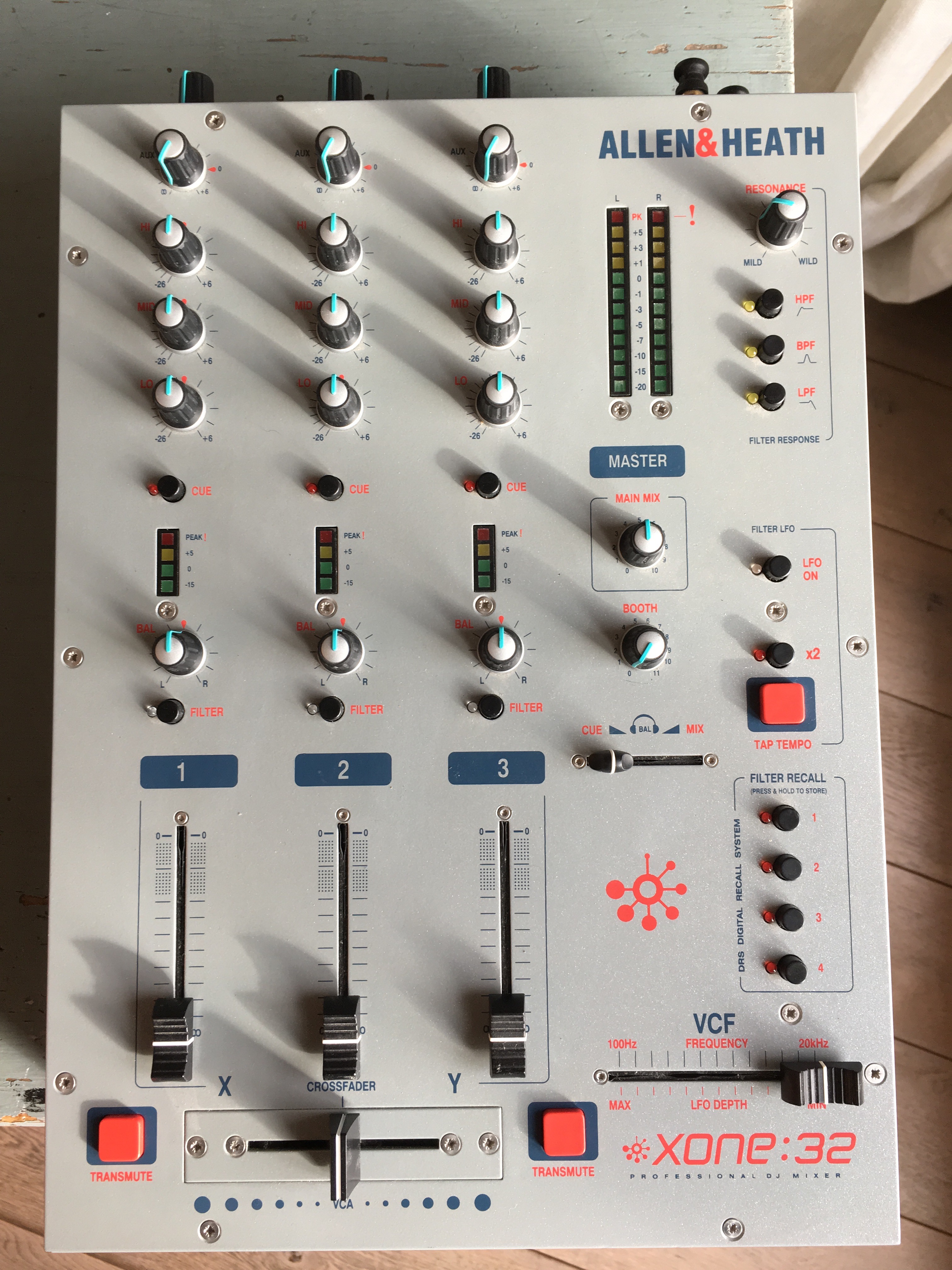 XONE32 (OLD DESIGN) Allen & Heath Xone32 (Old Design) Audiofanzine