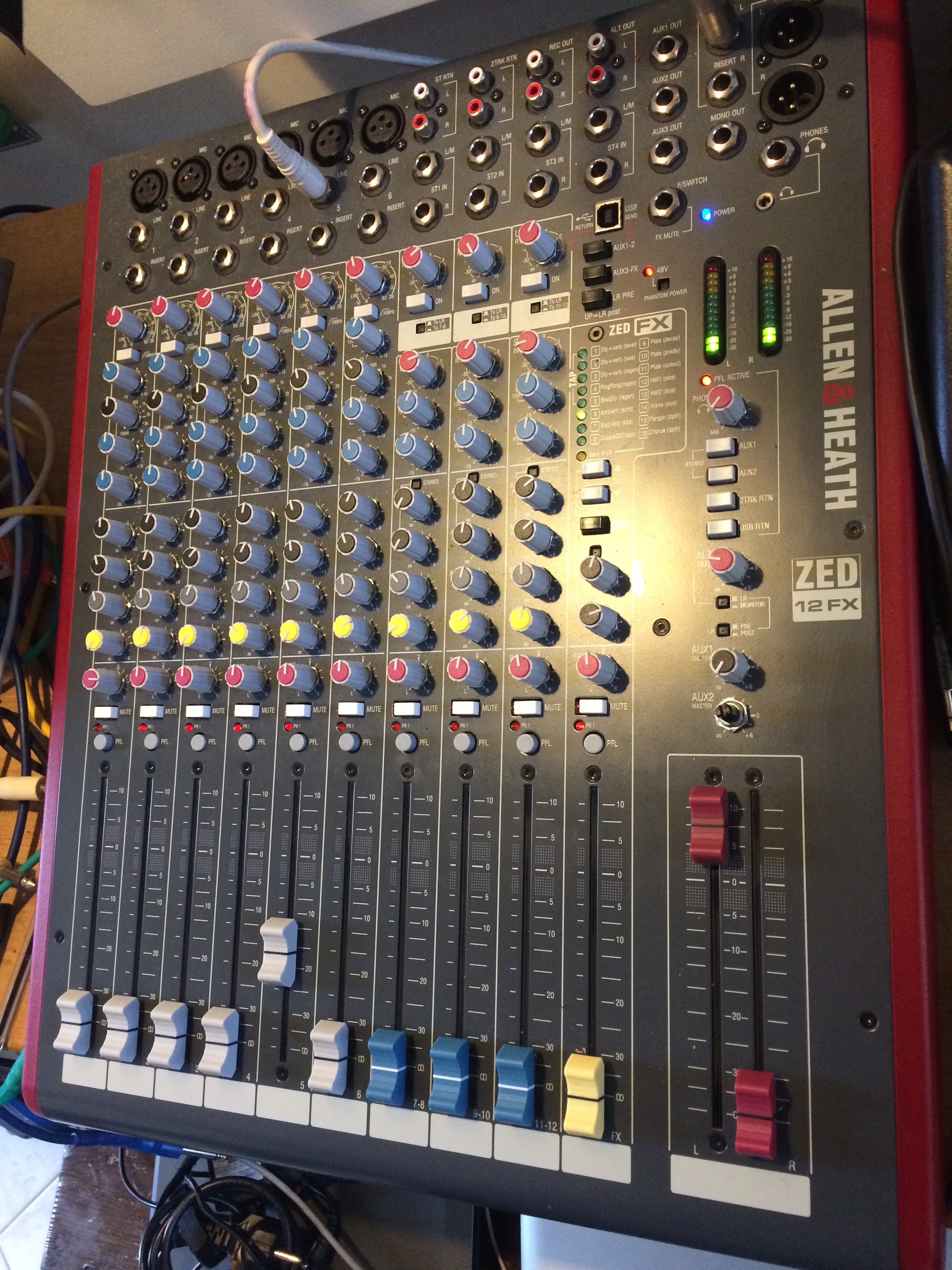 ZED12FX Allen & Heath ZED12FX Audiofanzine