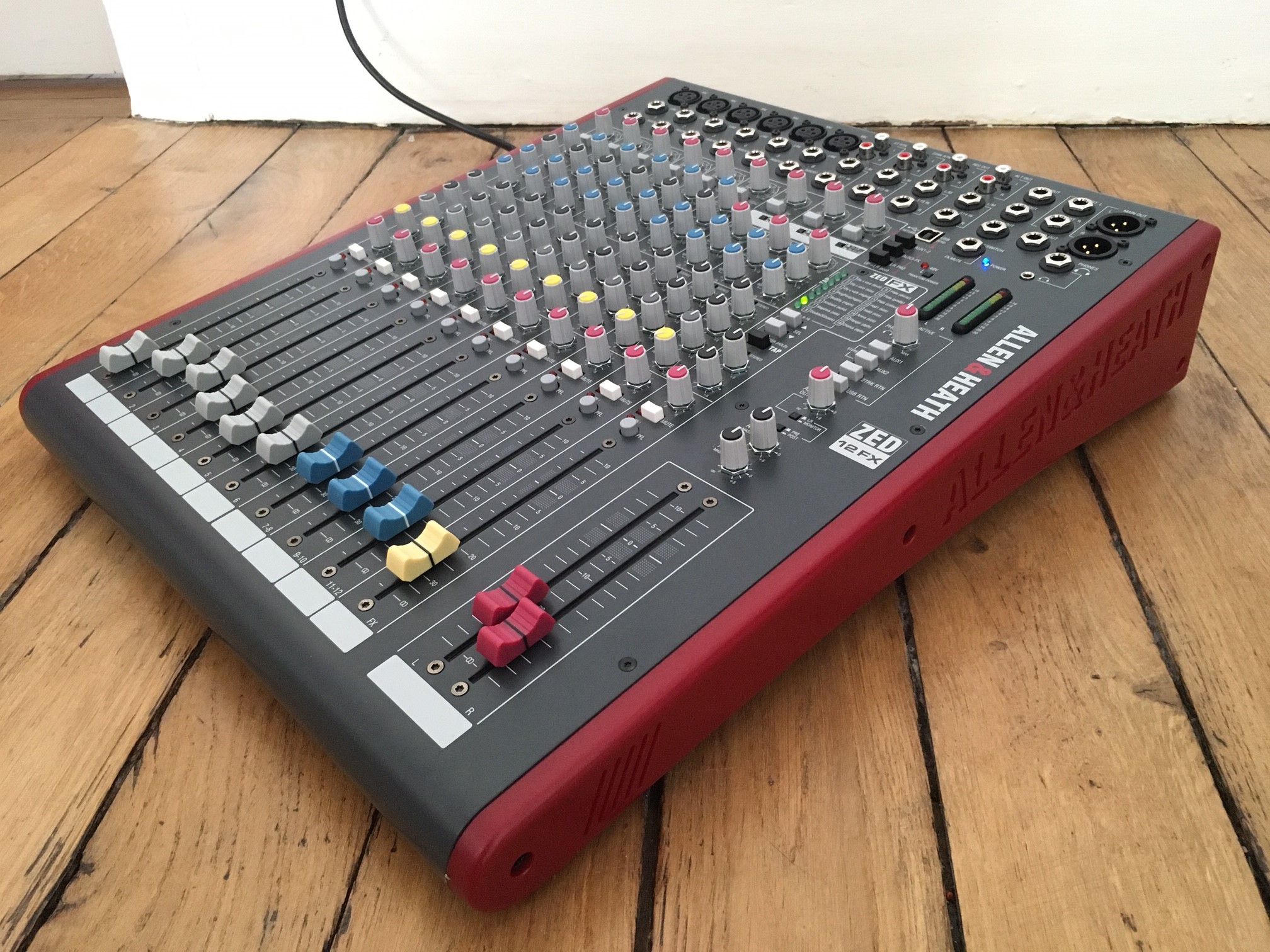 Allen & Heath ZED12FX image (1796745) Audiofanzine