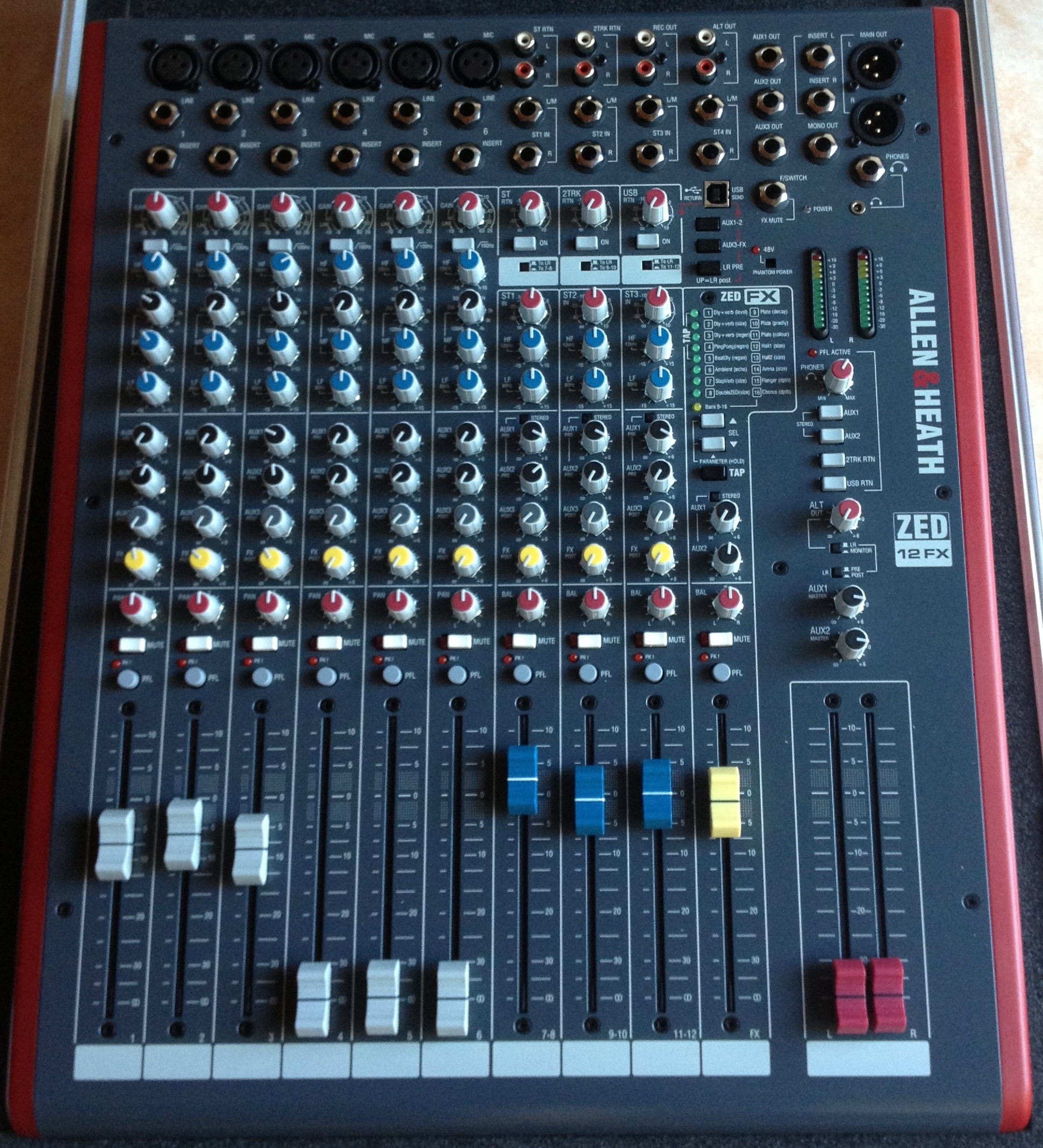 Allen & Heath ZED12FX image (648942) Audiofanzine