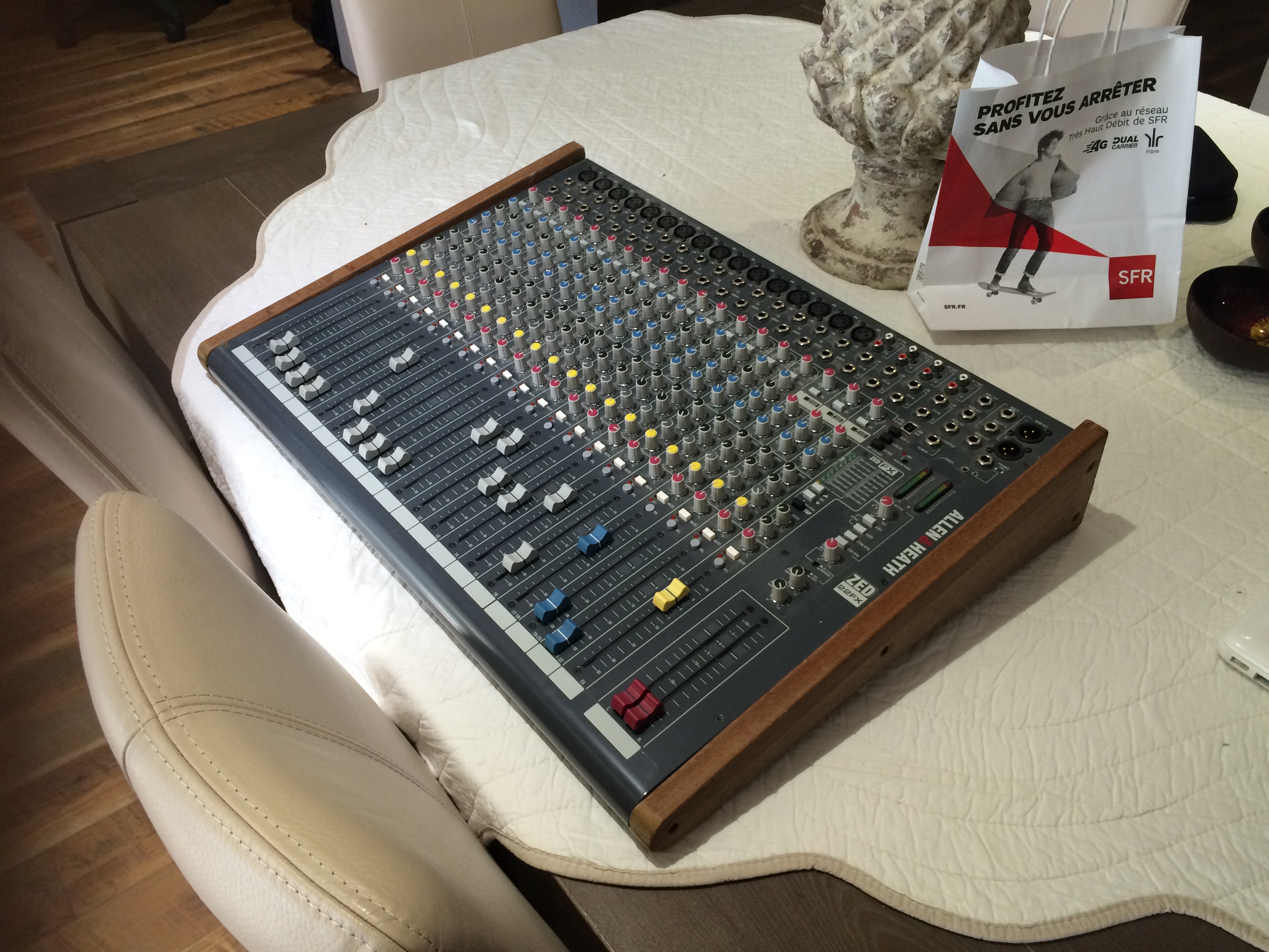 ZED22FX Allen & Heath ZED22FX Audiofanzine