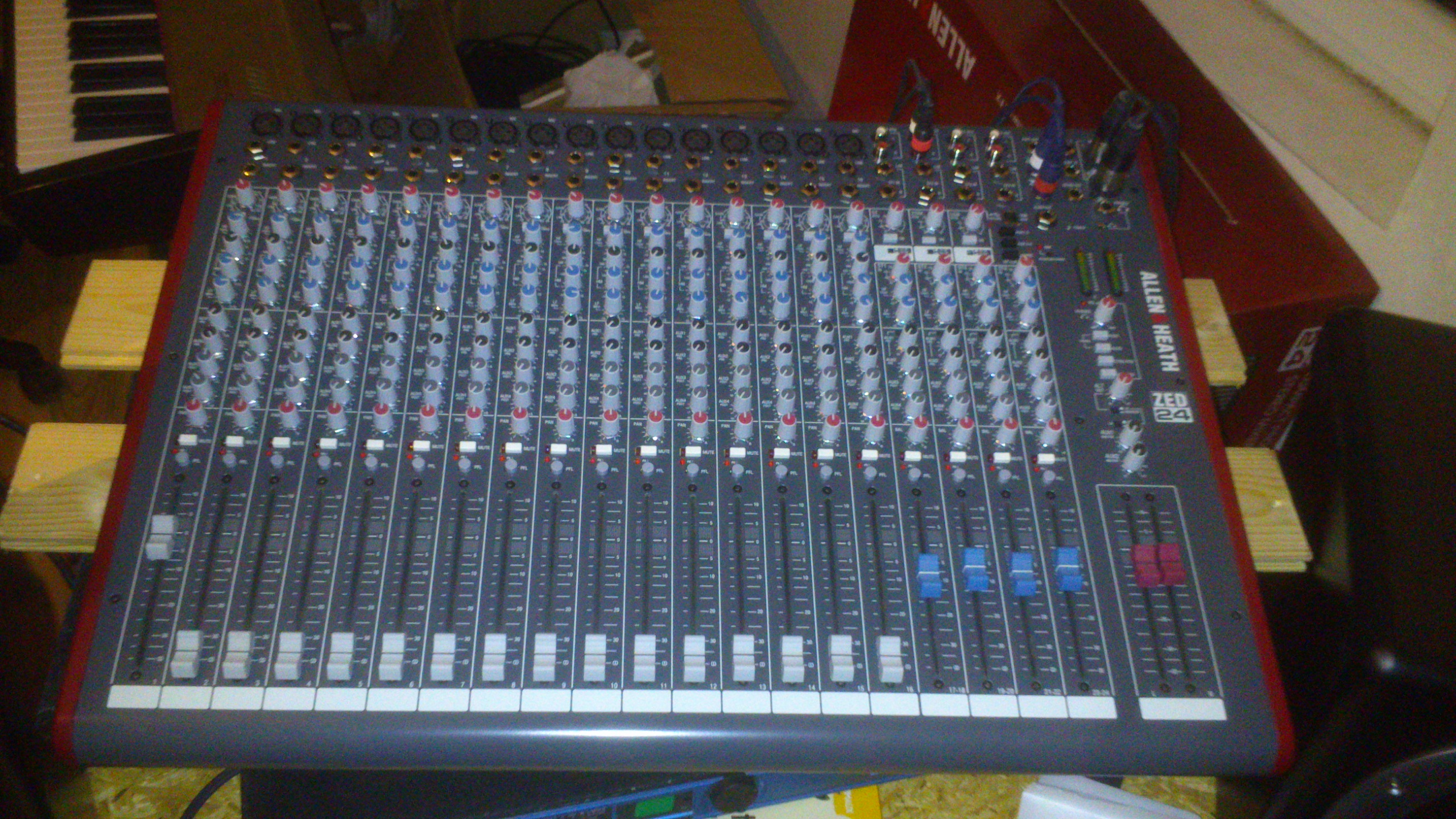 Allen & Heath ZED24 image (748330) Audiofanzine