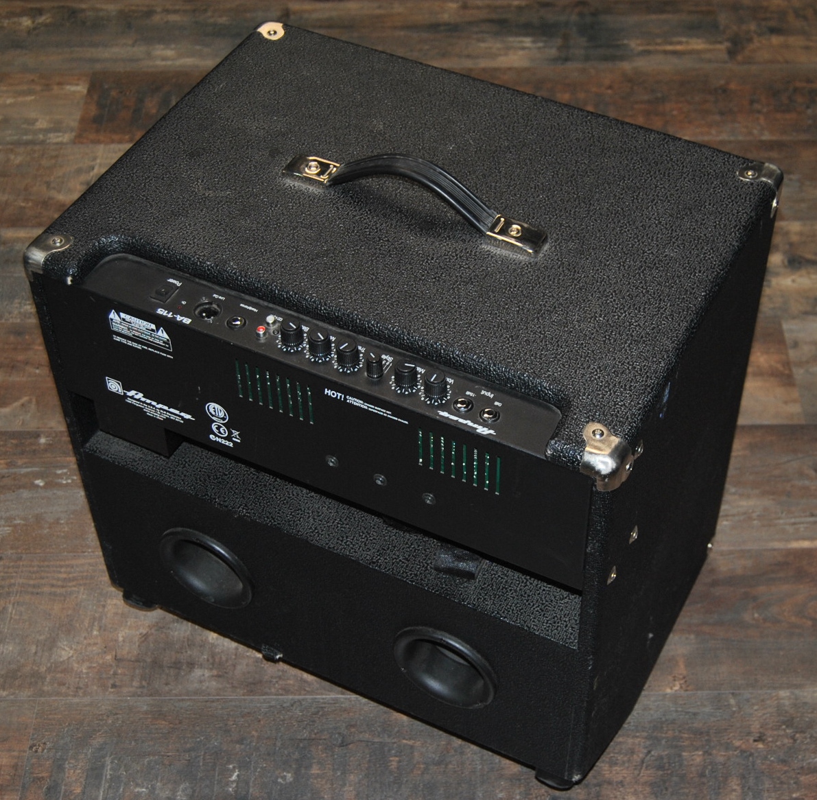BA115 Ampeg BA115 Audiofanzine