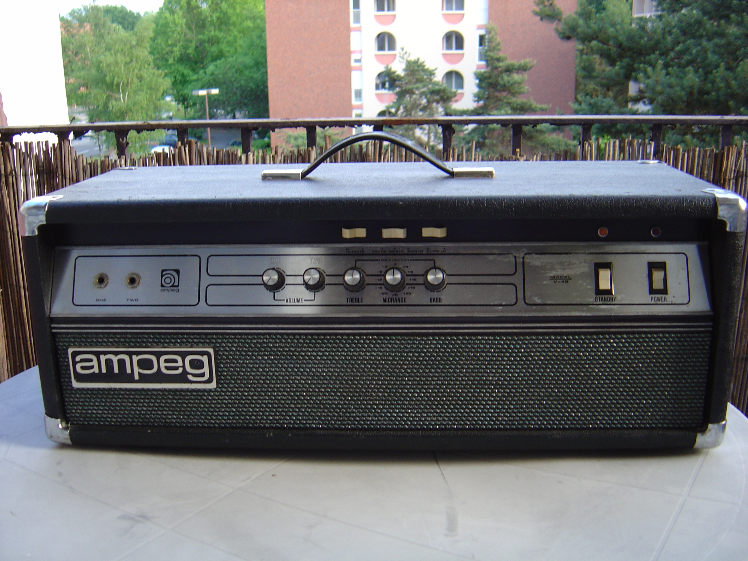 Ampeg V-4B Image (#225335) - Audiofanzine