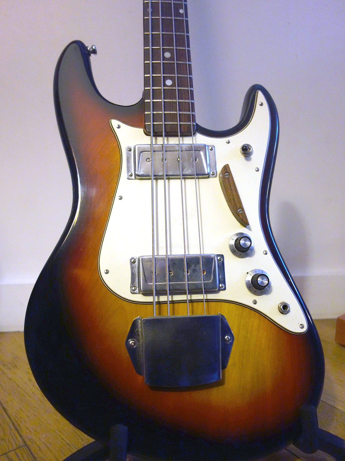 DIAMOND BASS Aria Diamond Bass Audiofanzine