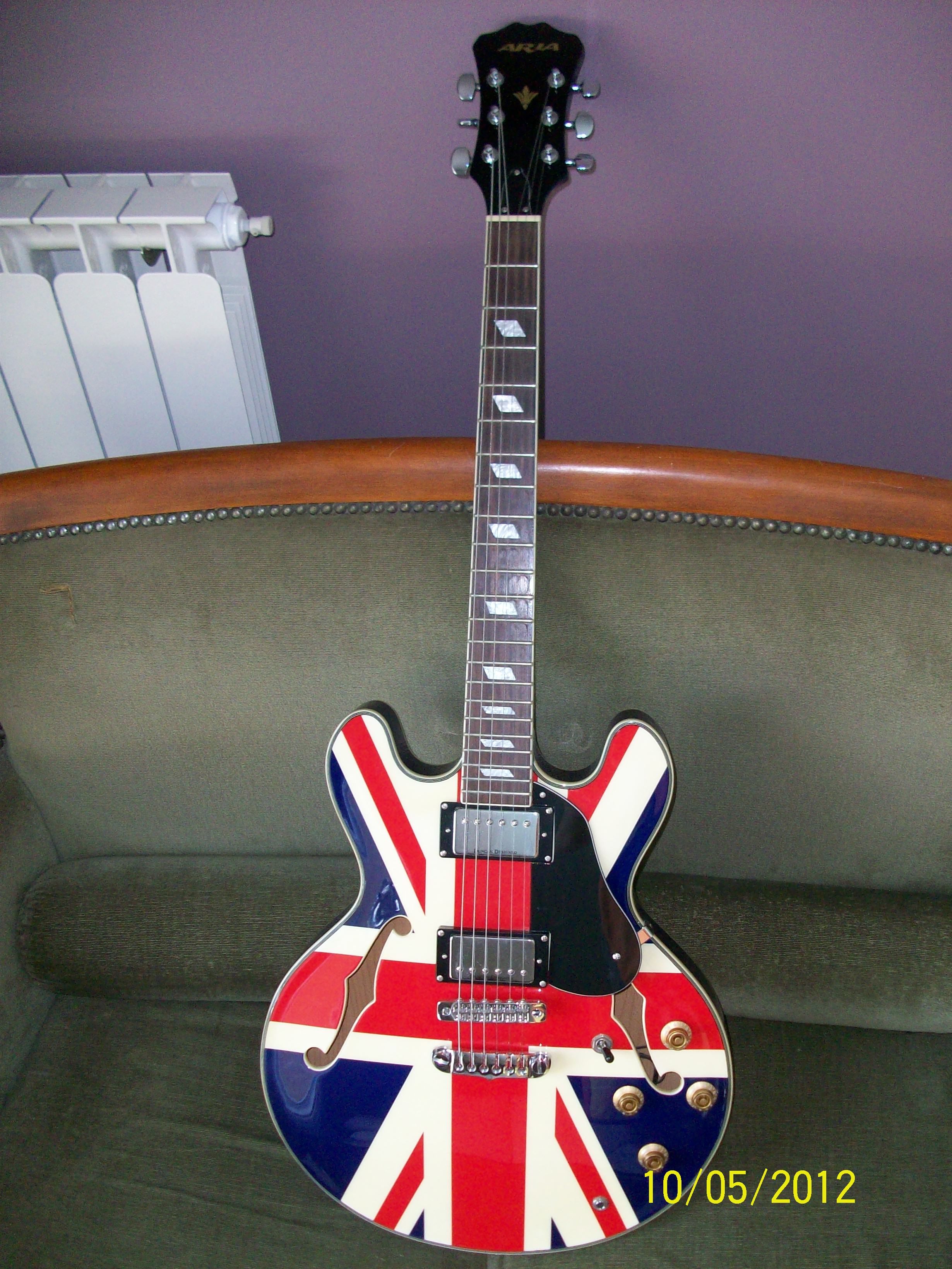 Aria TA50 Union Jack image (393287) Audiofanzine