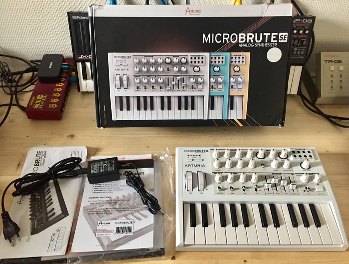 arturia microbrute アナログシンセ - 鍵盤楽器