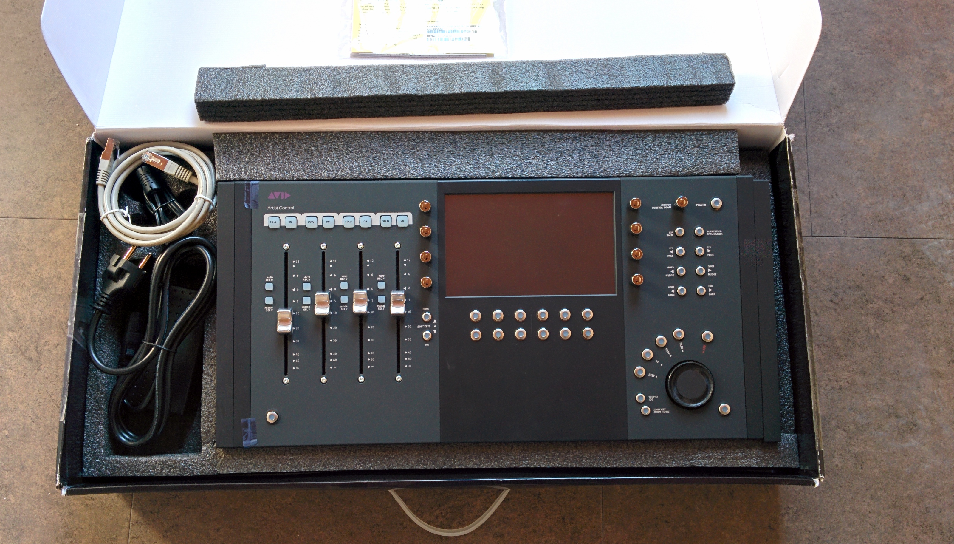 Avid Artist Control V2 image (1400508) Audiofanzine