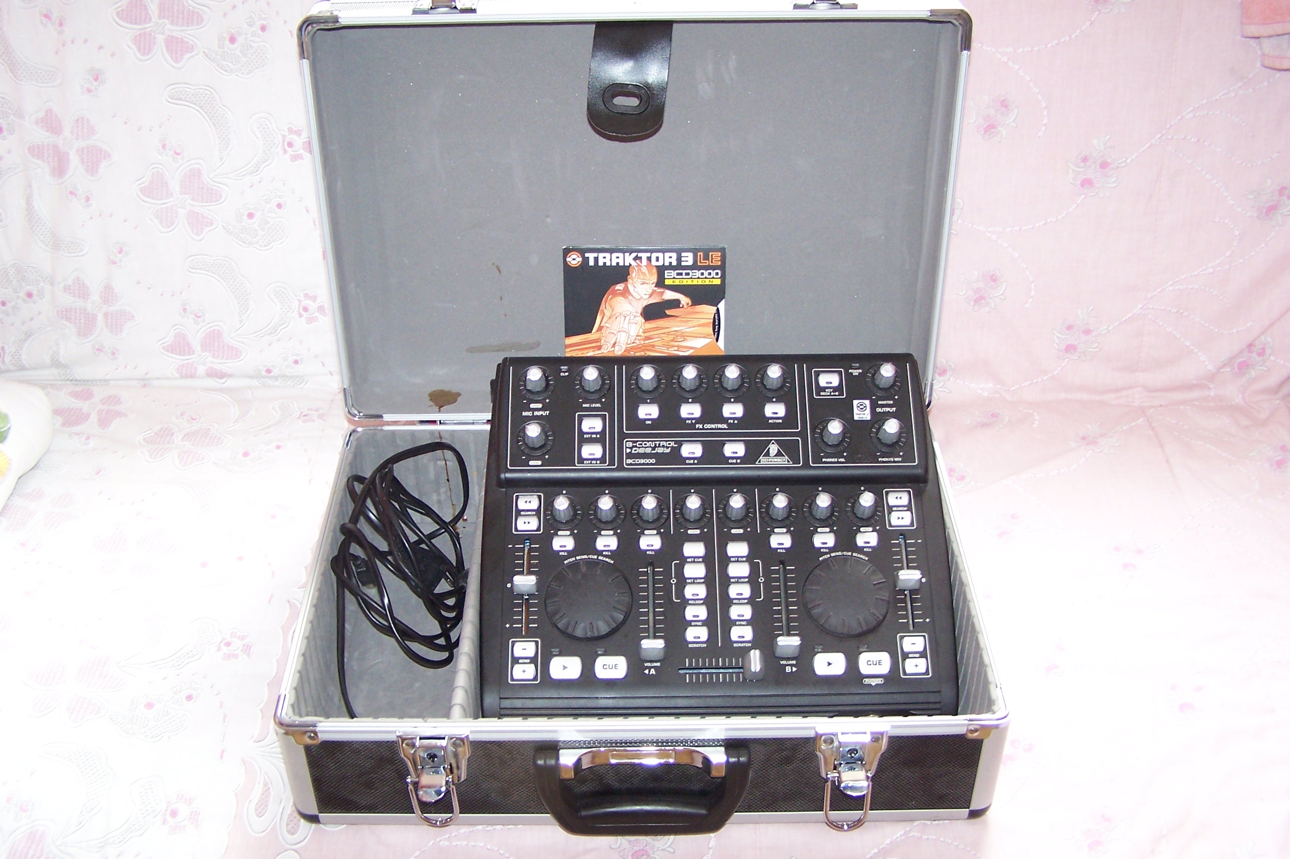 Behringer B-Control Deejay BCD3000 BOUIBOUI78 images. Format: jpg - Size: 2576 x 1716 - Weight: 740K - Uploaded by BOUIBOUI78