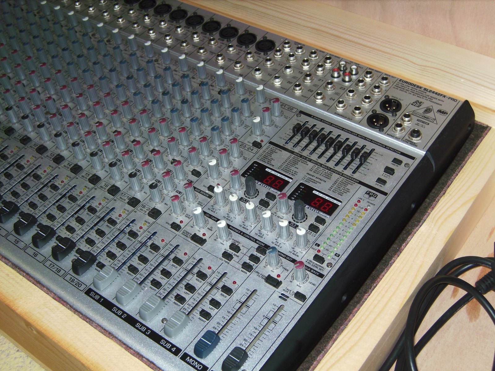 Behringer Eurodesk SL2442FX-PRO image (#654164) - Audiofanzine
