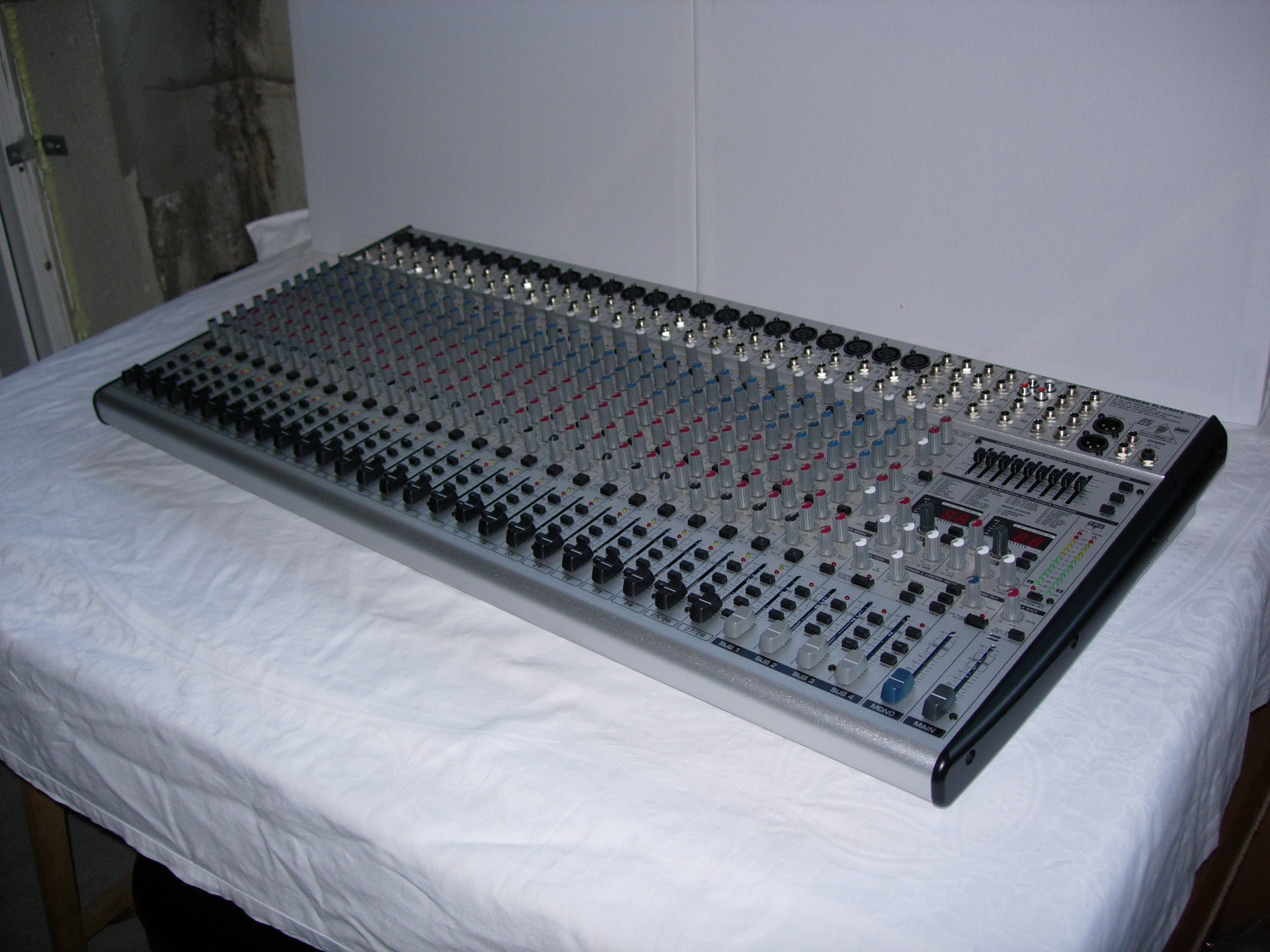Behringer Eurodesk SL3242FXPRO image (757647) Audiofanzine