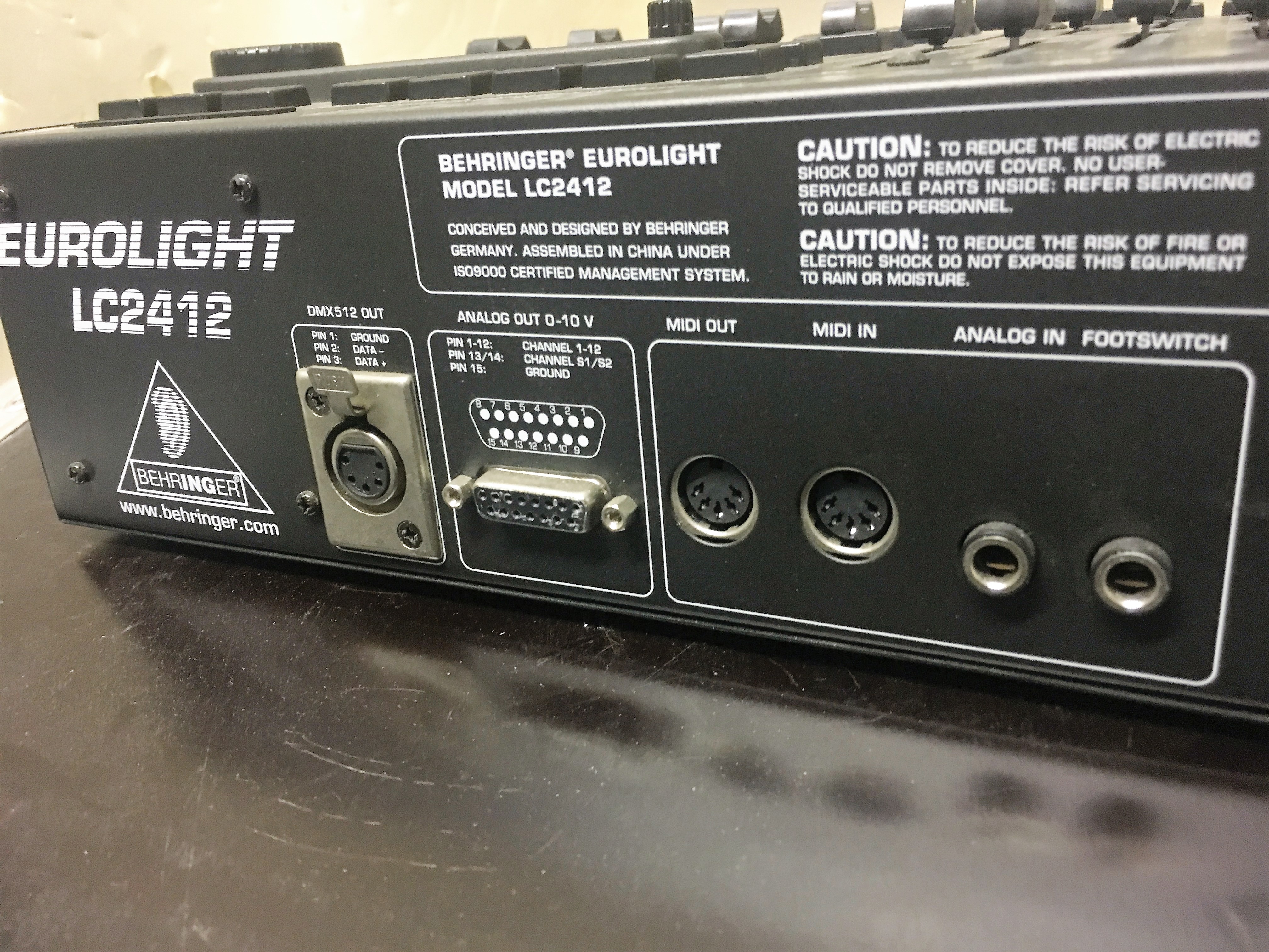 EUROLIGHT LC2412 Behringer Eurolight LC2412 Audiofanzine