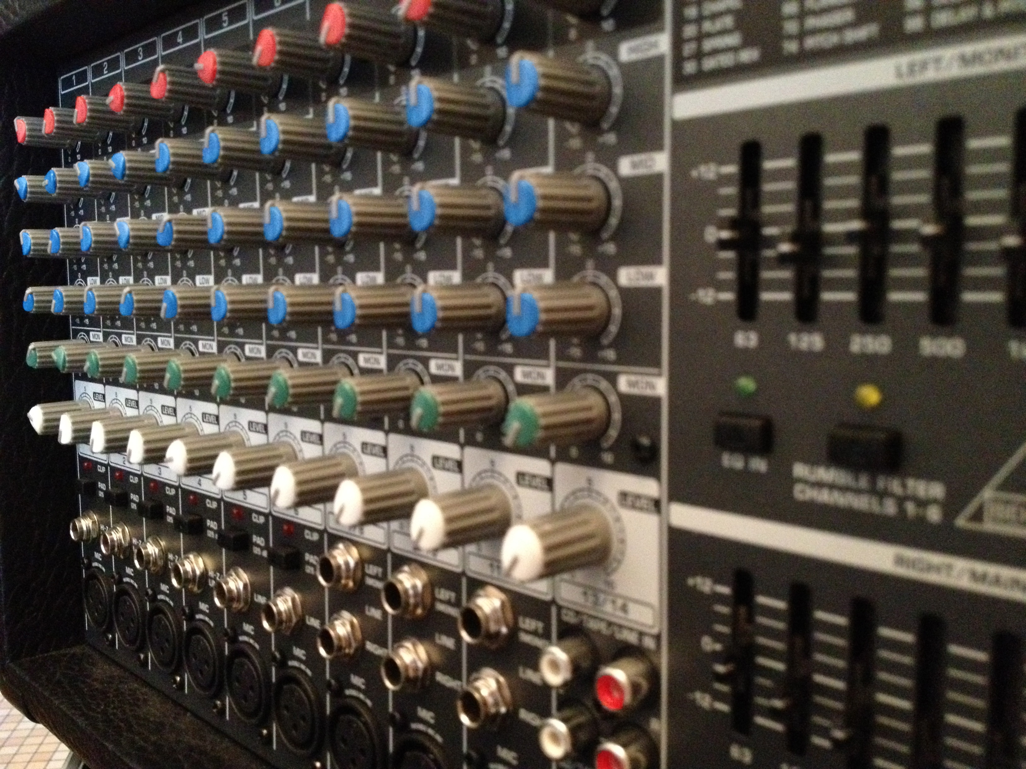 EUROPOWER PMP2000 Behringer Europower PMP2000 Audiofanzine