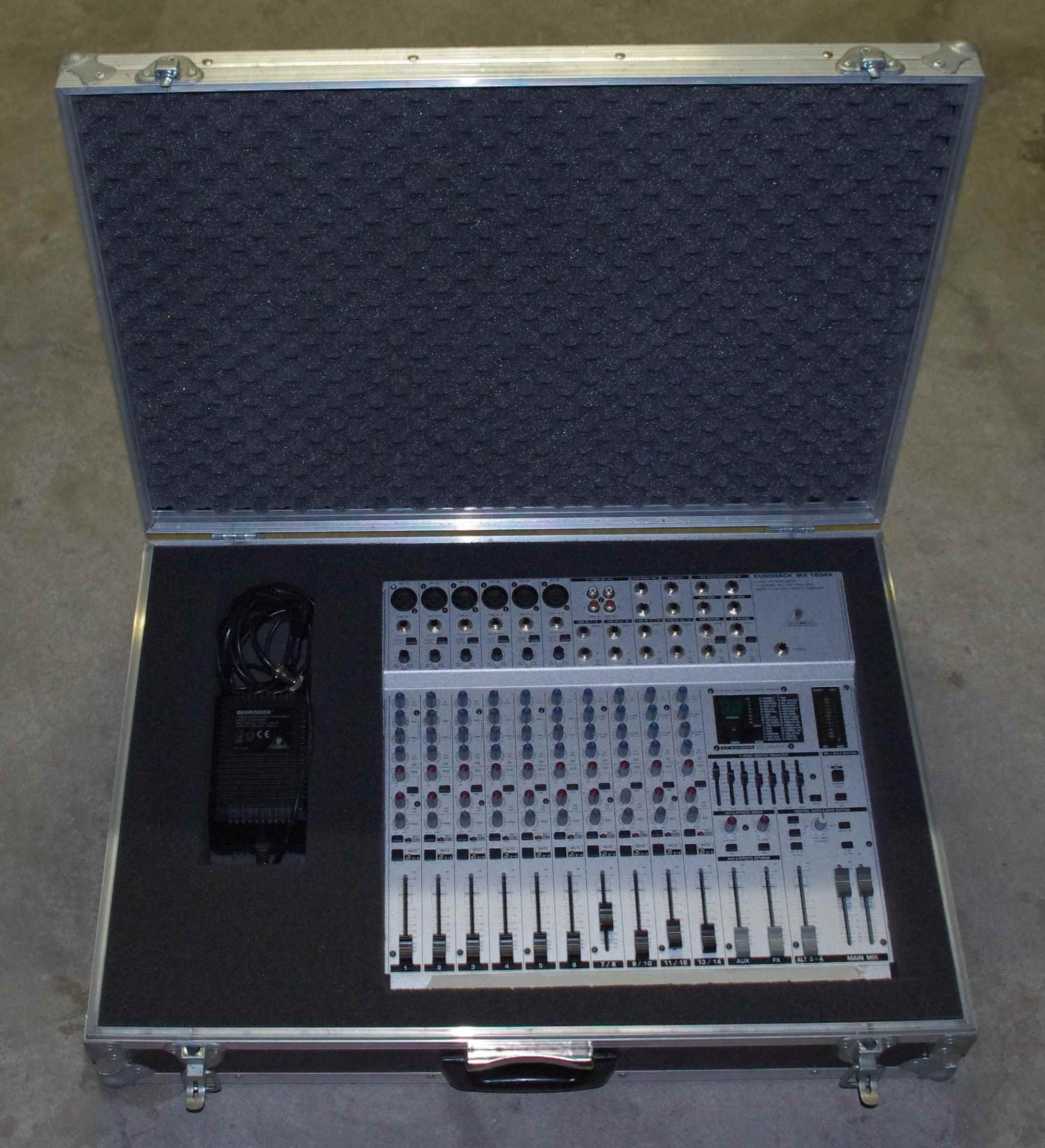 Behringer Eurorack MX1804X image (121814) Audiofanzine