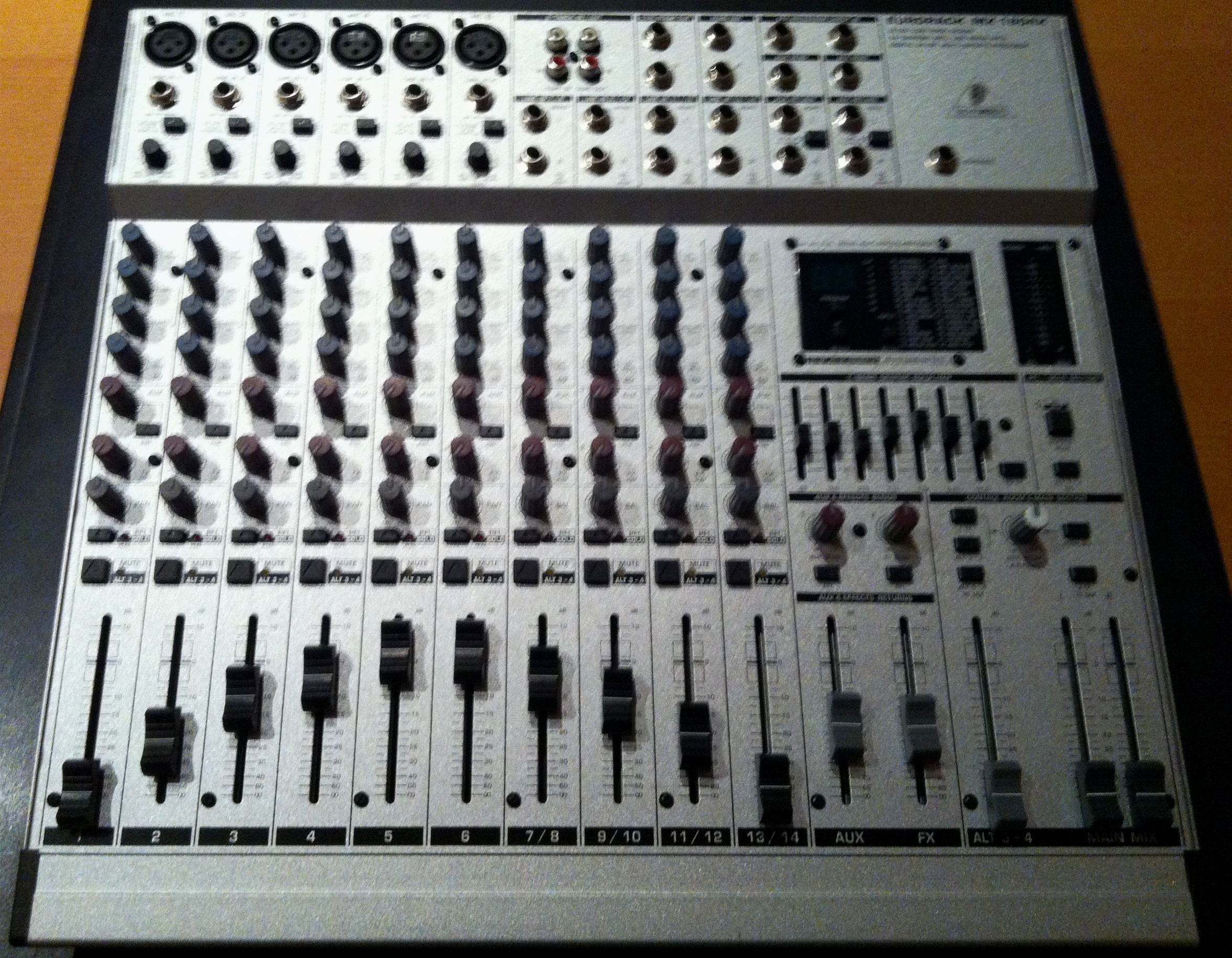 Behringer Eurorack MX1804X image (503759) Audiofanzine