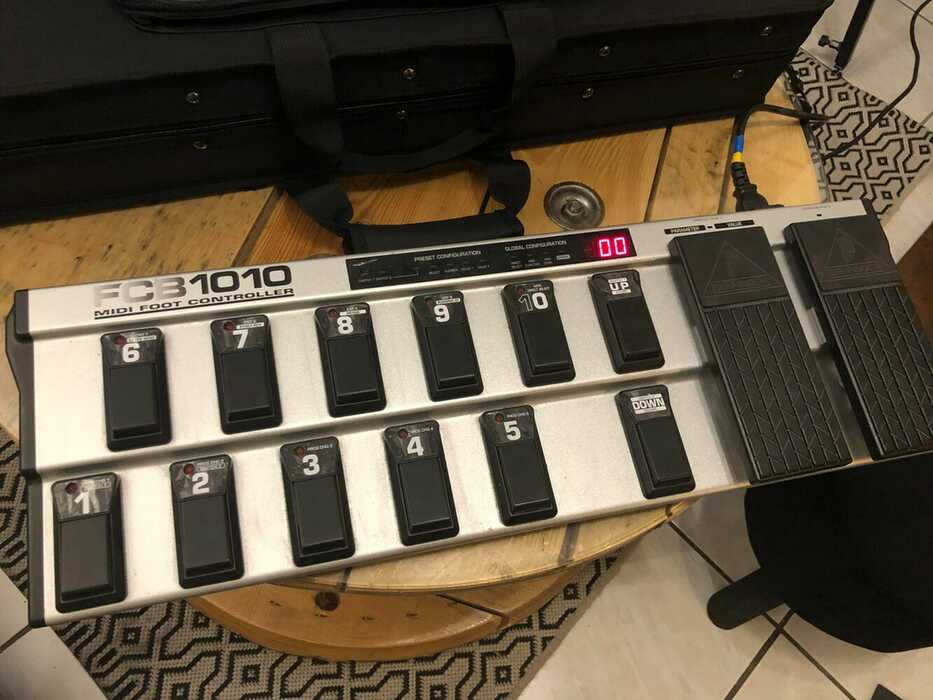 FCB1010 Midi Foot Controller Behringer Audiofanzine