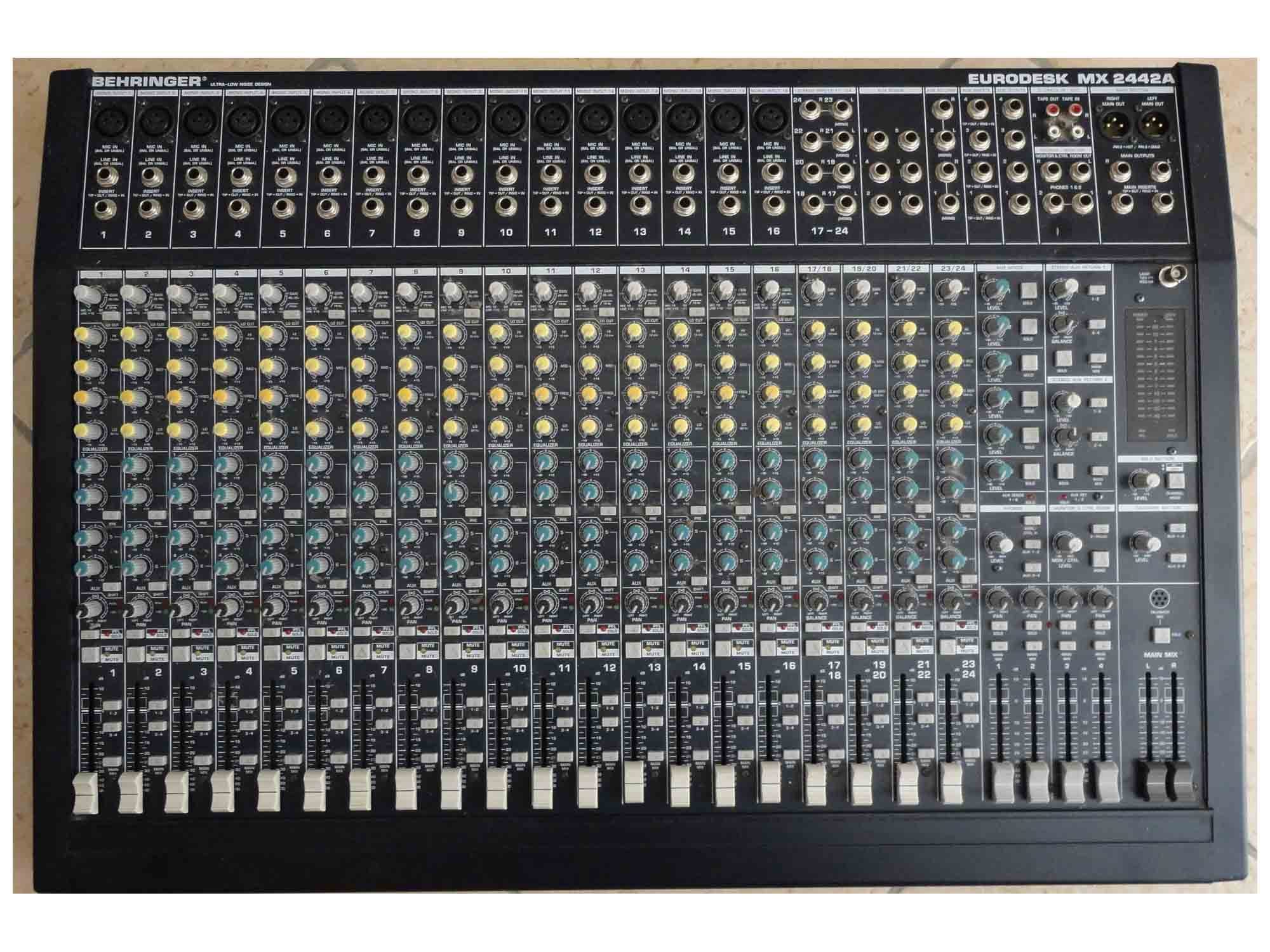 Behringer 2442