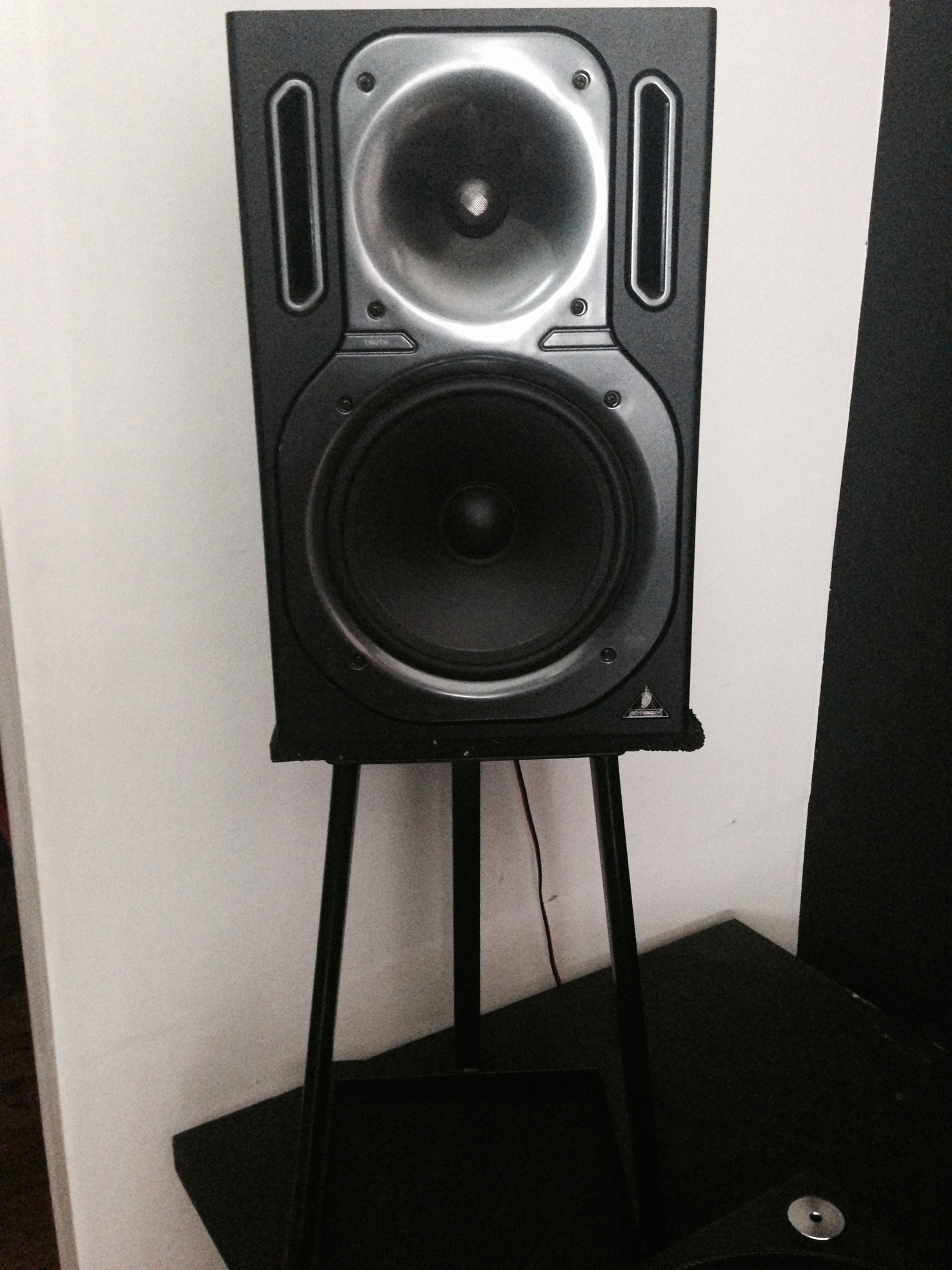 TRUTH B2031P - Behringer Truth B2031P - Audiofanzine