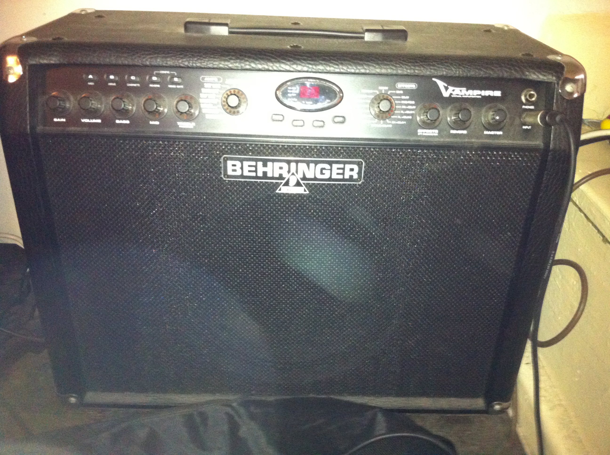 Behringer V-Ampire LX112 image (#497804) - Audiofanzine