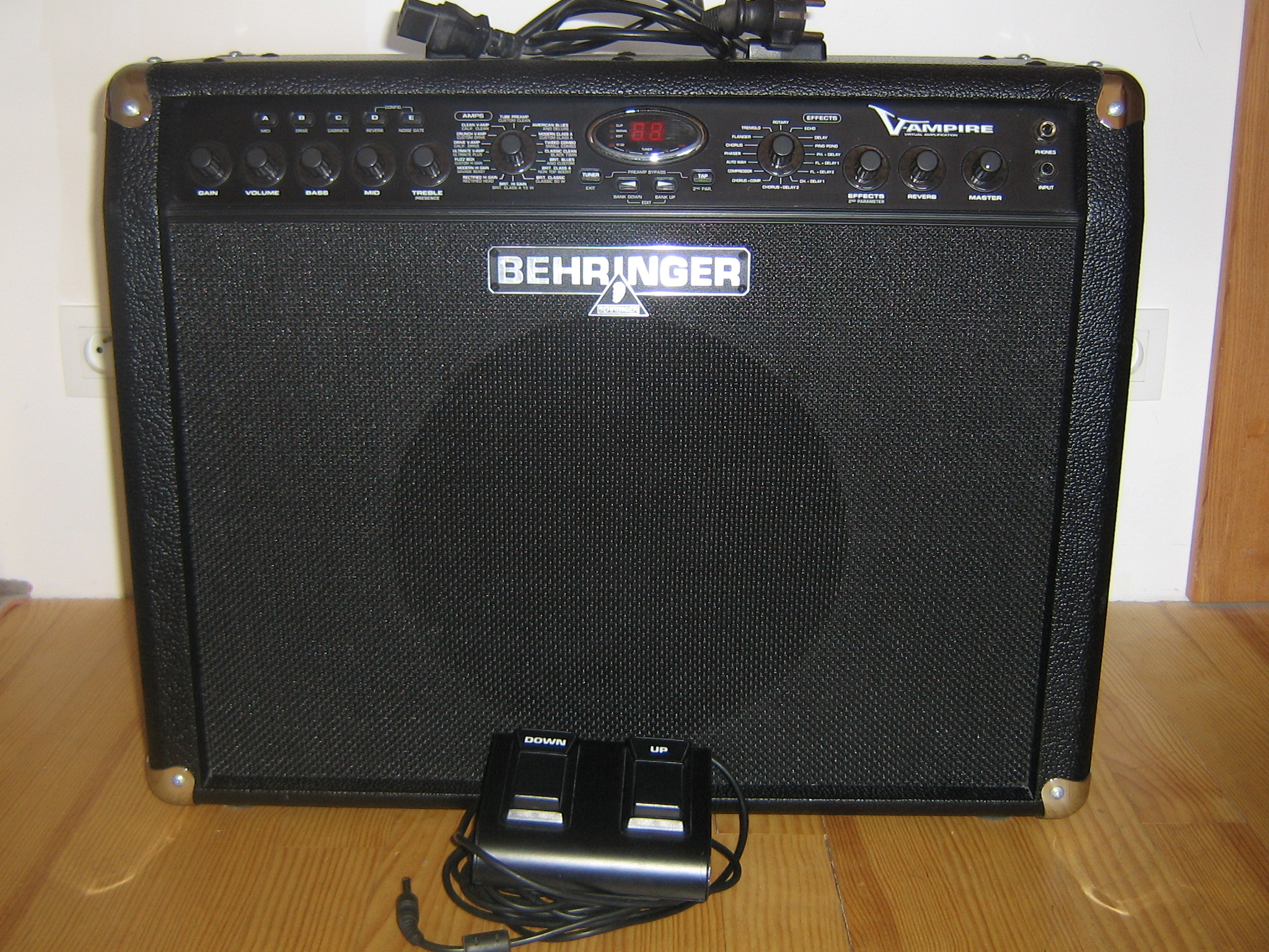 Behringer V-Ampire LX112 image (#528252) - Audiofanzine