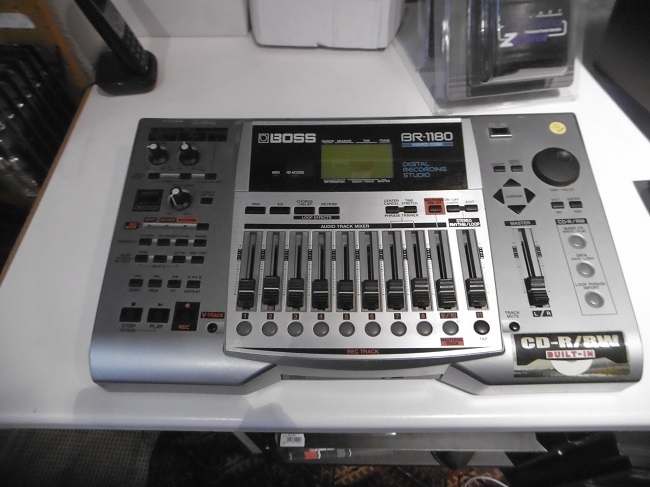 BR-1180/1180CD Digital Recording Studio Boss - Audiofanzine
