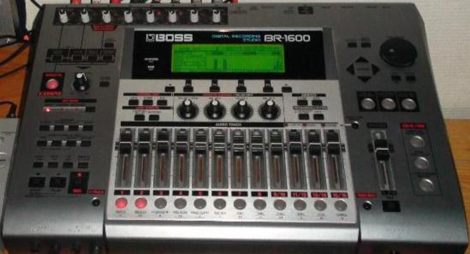 Boss BR1600CD Digital Recording Studio image (1512233) Audiofanzine