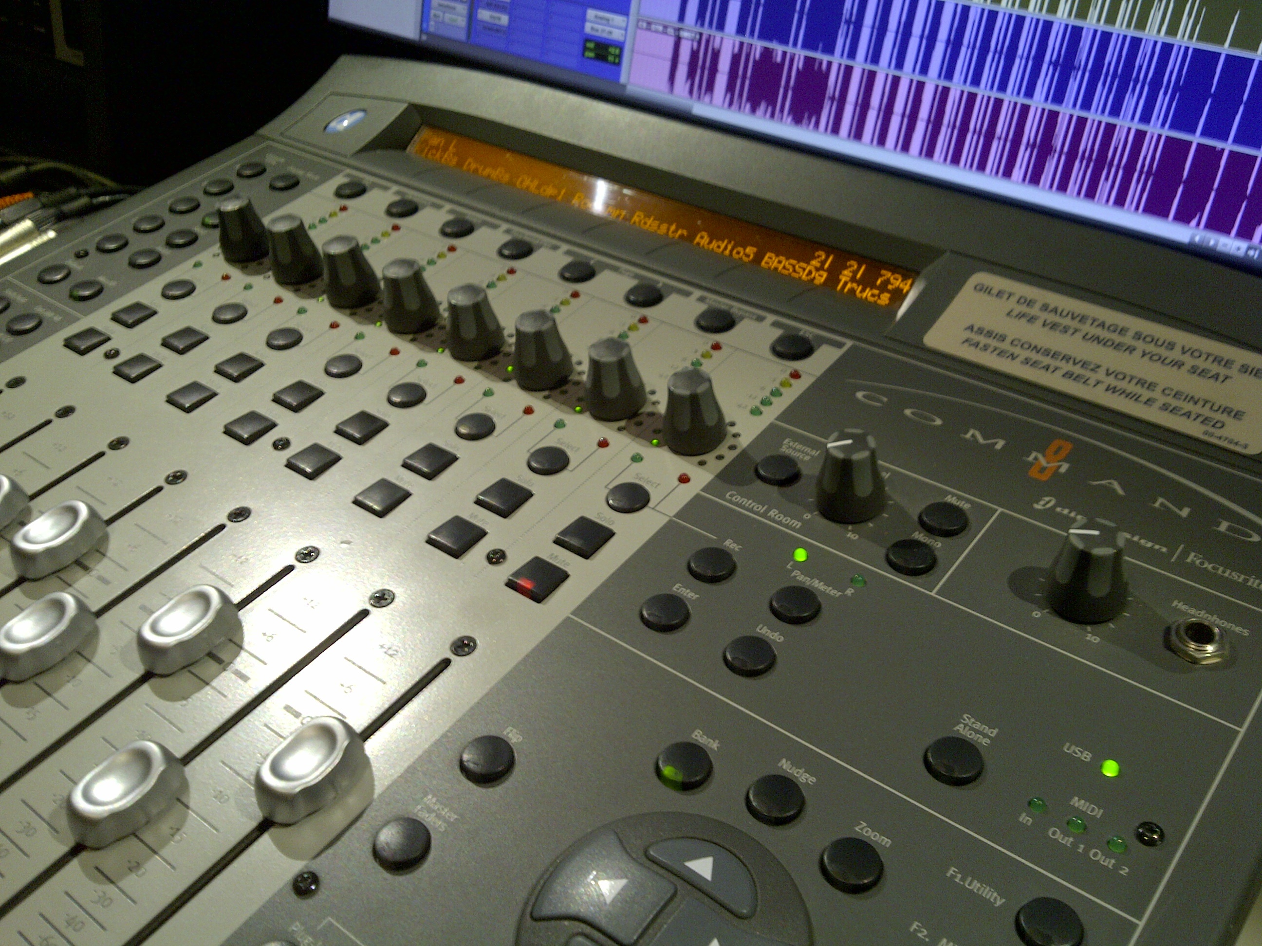 Digidesign Command 8 image (296121) Audiofanzine