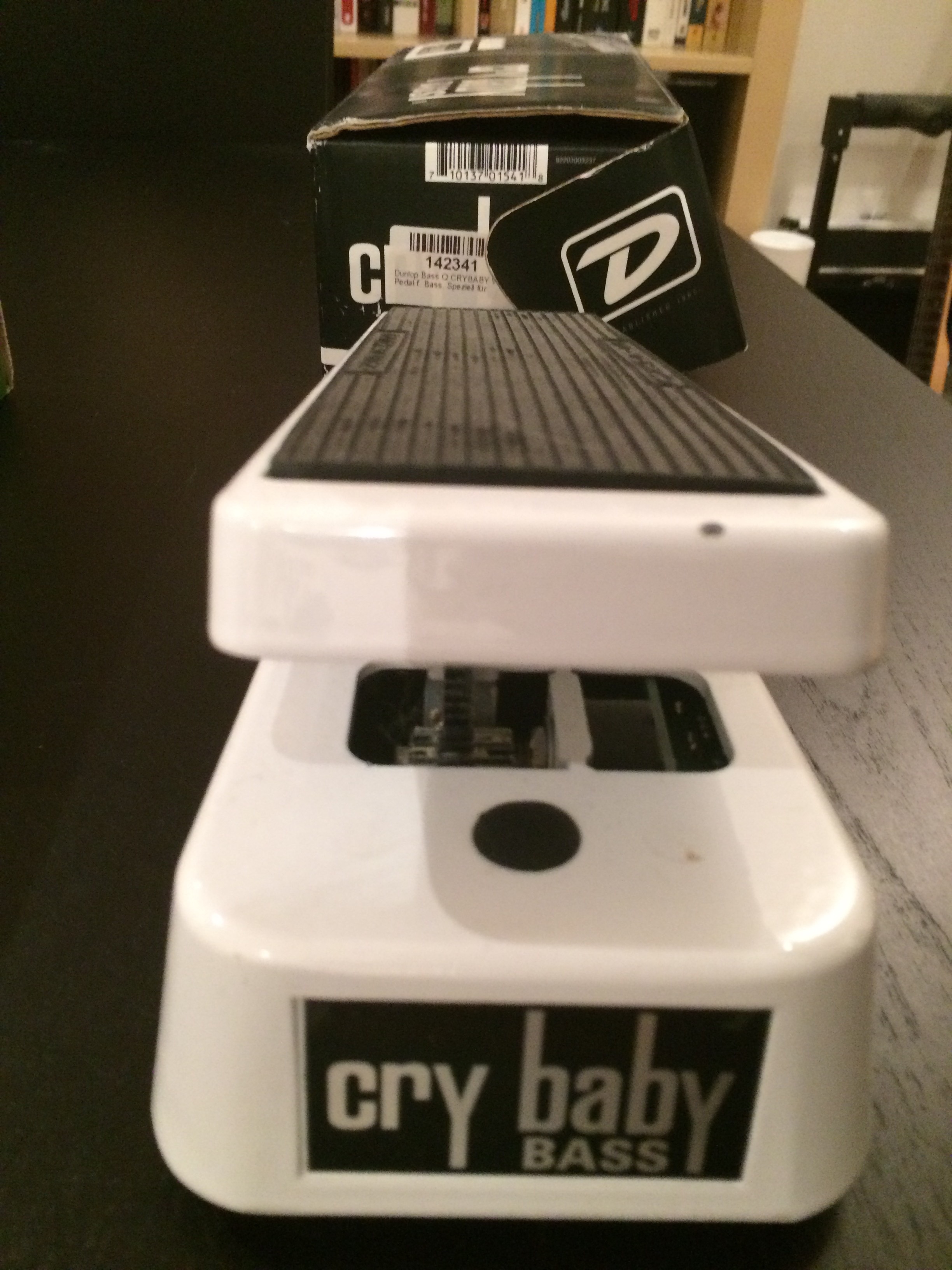 Dunlop cry baby dating