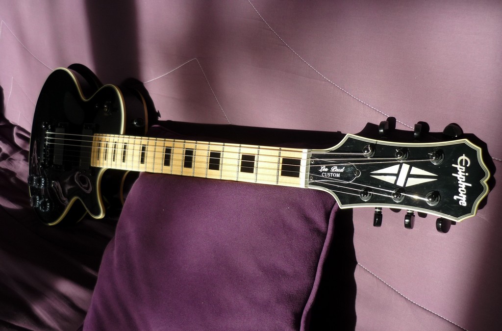 Epiphone Les Paul Custom EMG Maple Fretboard Ebony image (708535