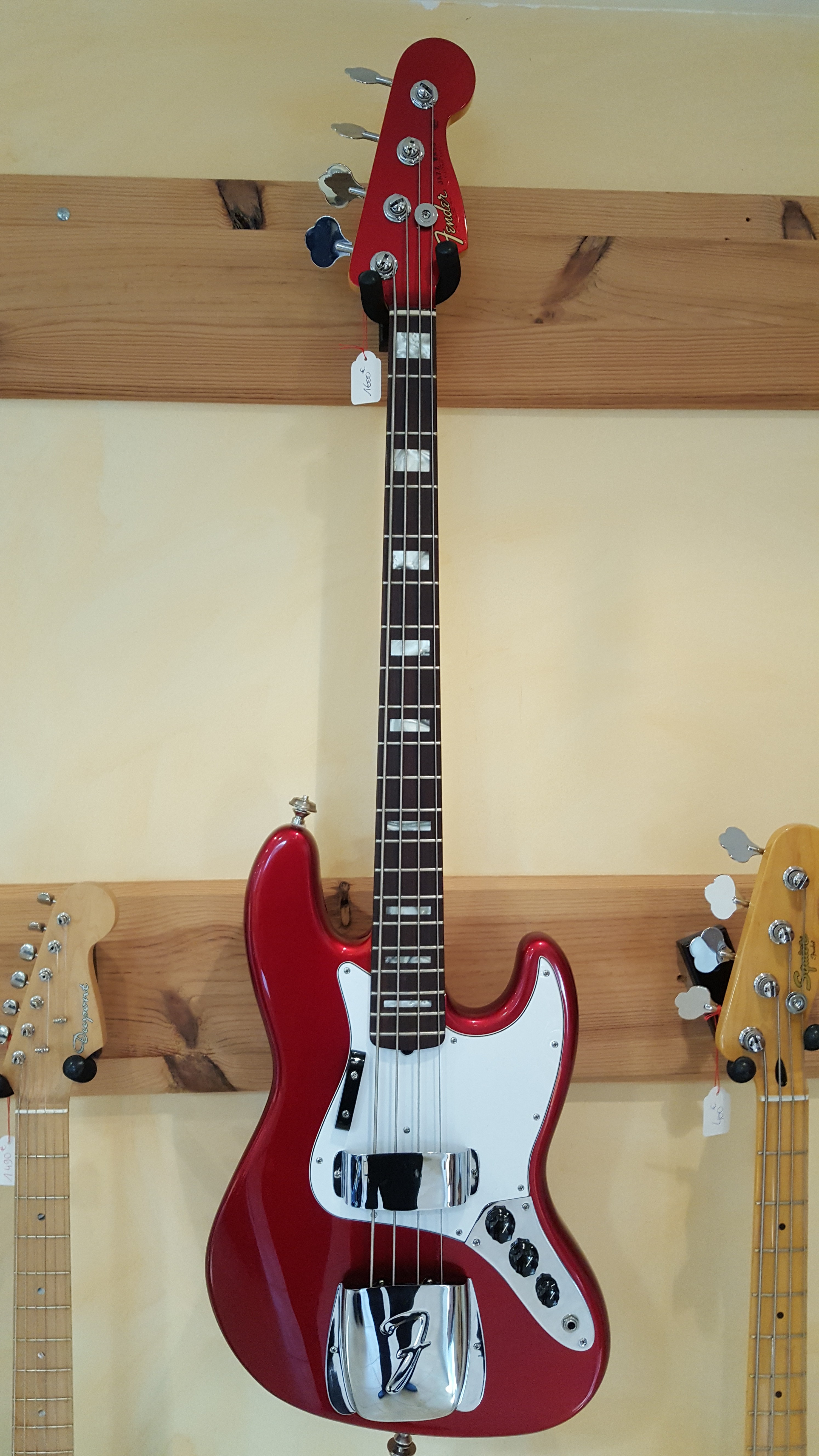 50th Anniversary Jazz Bass w/ Matching Headstock (2010) Fender Audiofanzine