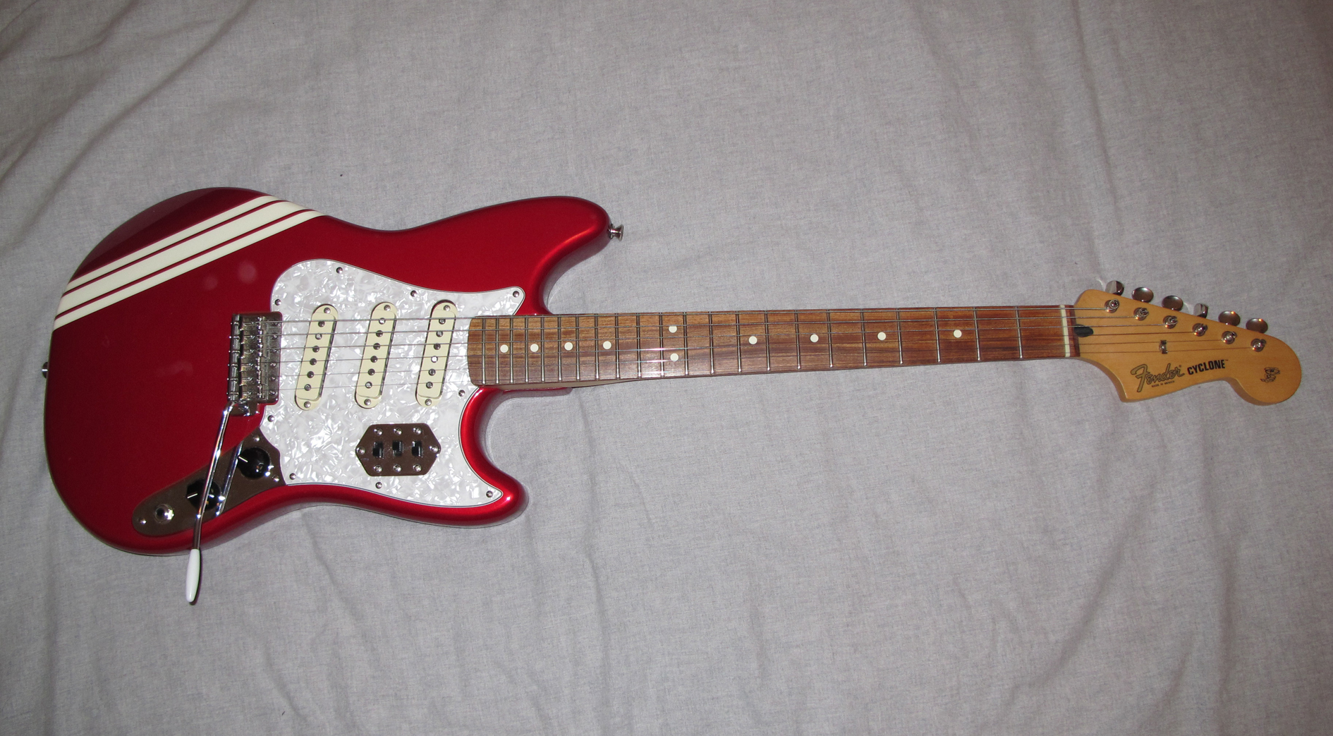 Fender Deluxe Cyclone II Daphne Blue image (606107) Audiofanzine