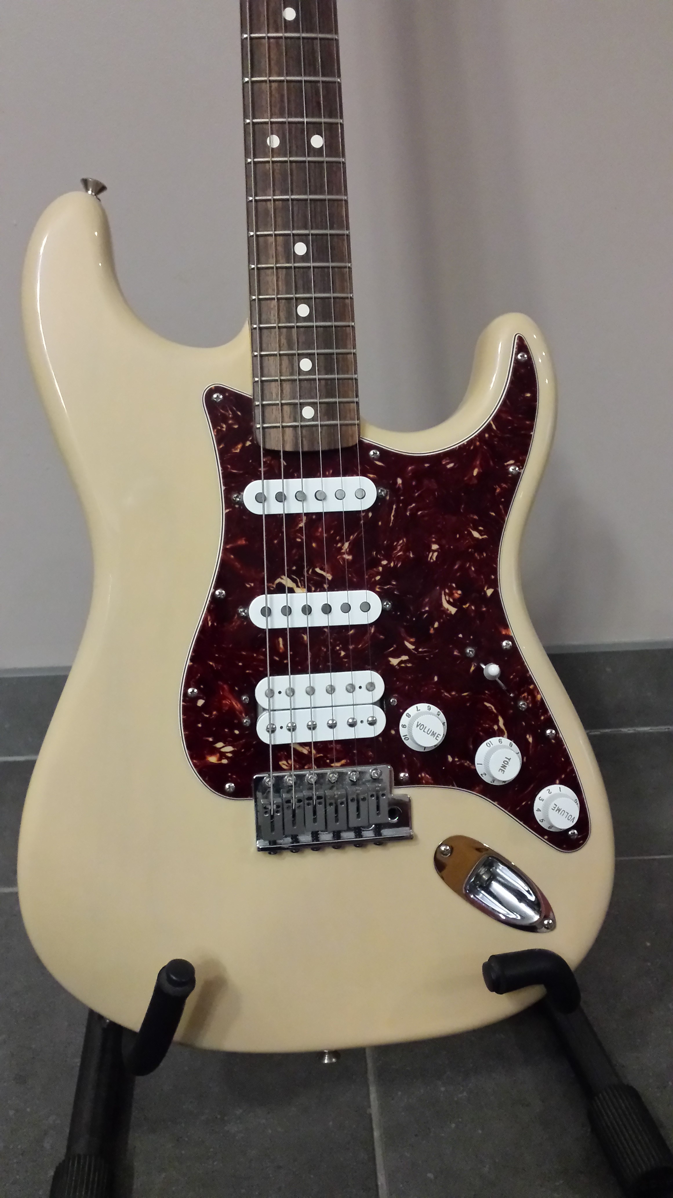 DELUXE POWER STRATOCASTER Fender Deluxe Power Stratocaster Audiofanzine