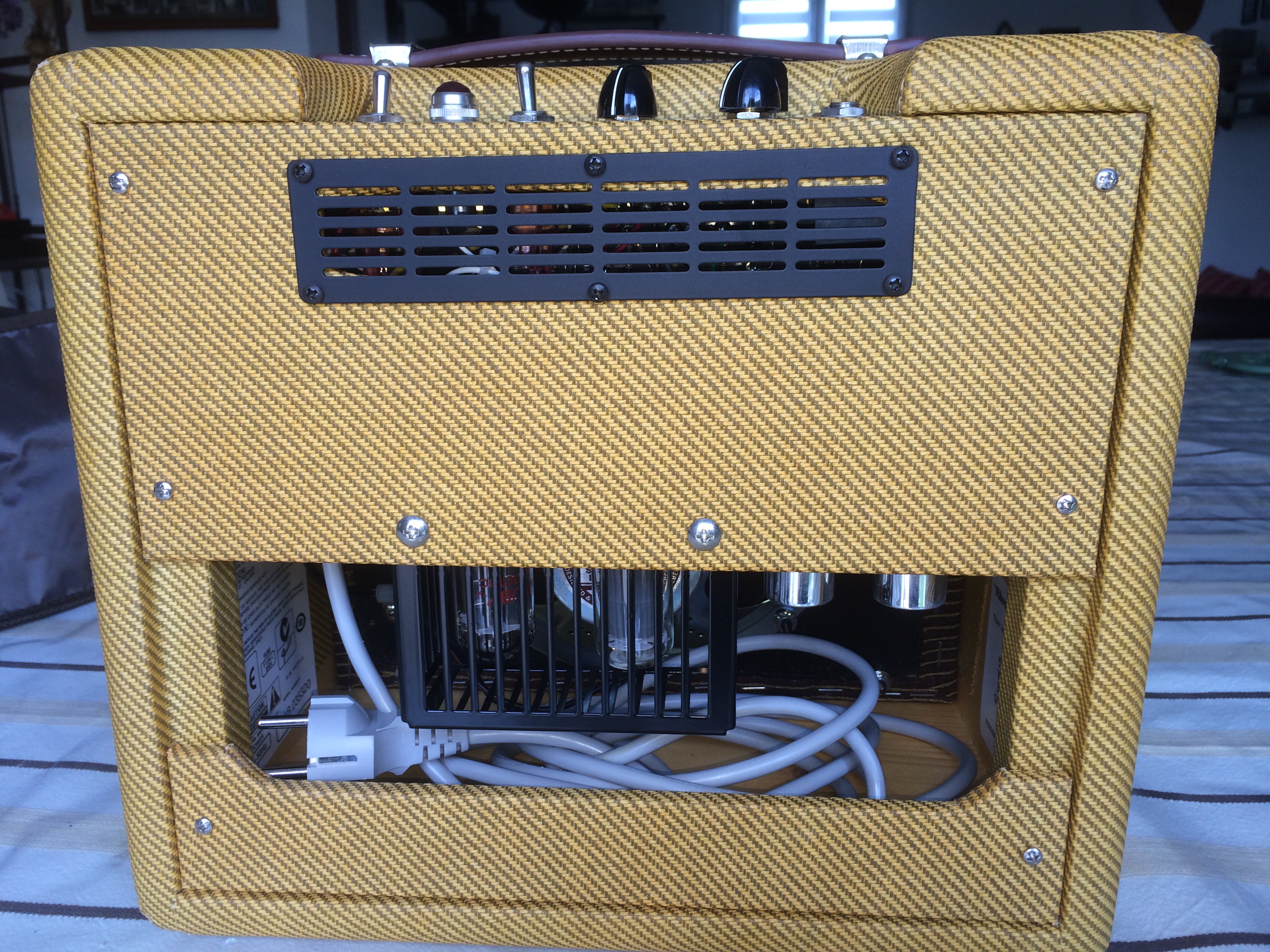 EC VIBROCHAMP Fender EC VibroChamp Audiofanzine