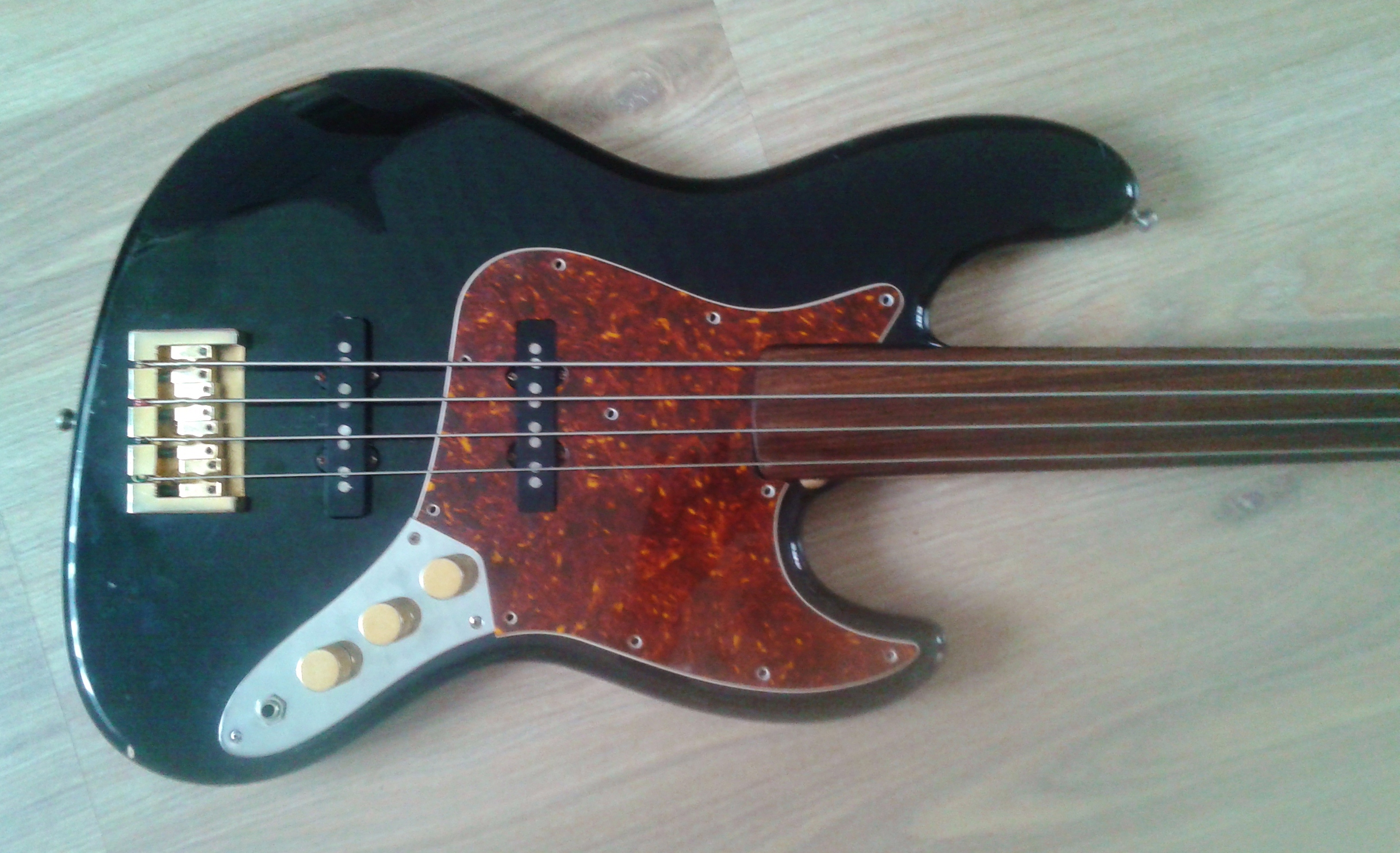 Fender Jazz Bass Fretless Japan image (1401138) Audiofanzine